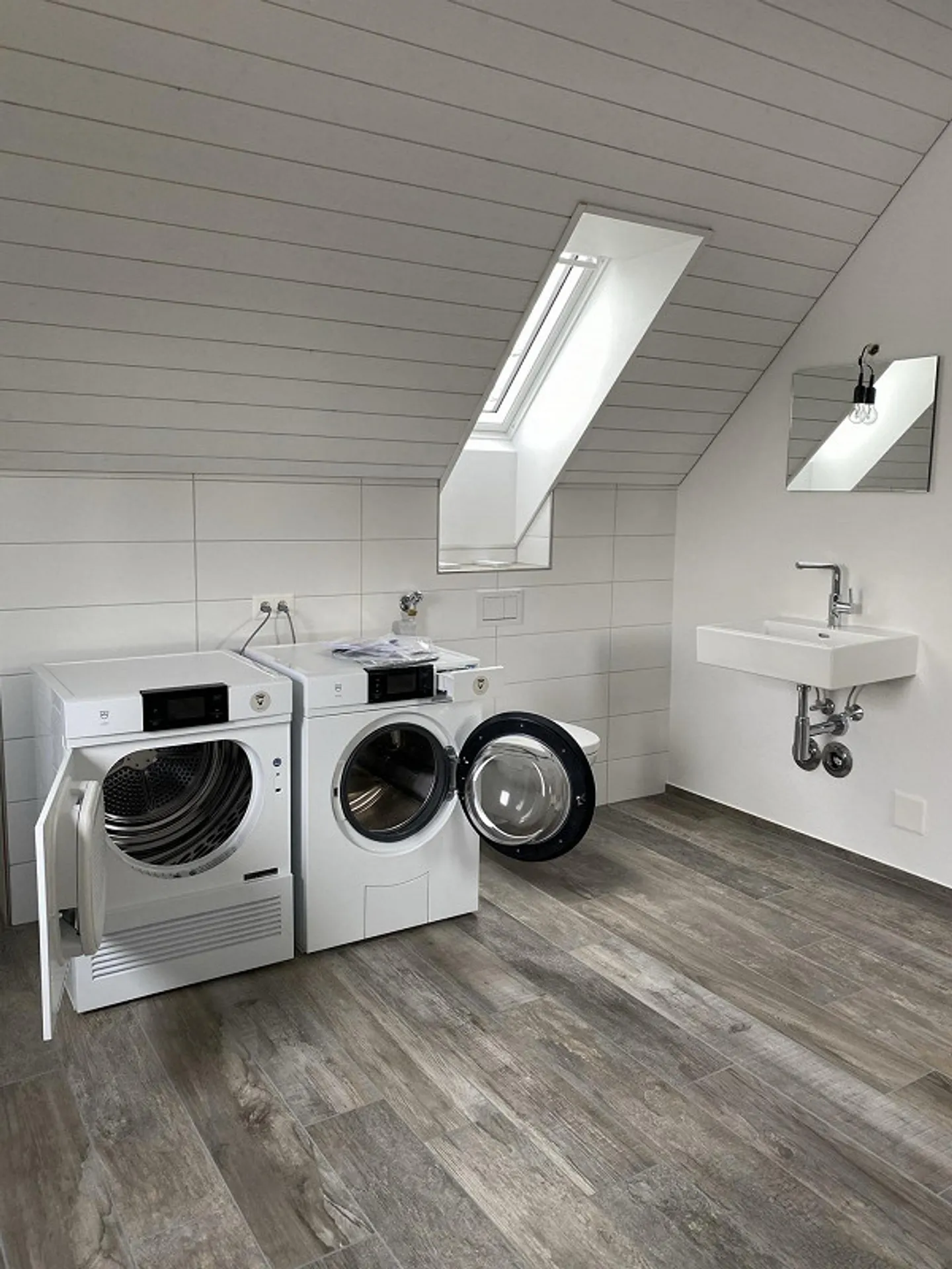 Moderne und grosse 4.5-Zimmer-Neubauwohnung mit ca. 200 m² Wohnfläc... - Foto 12 von 13