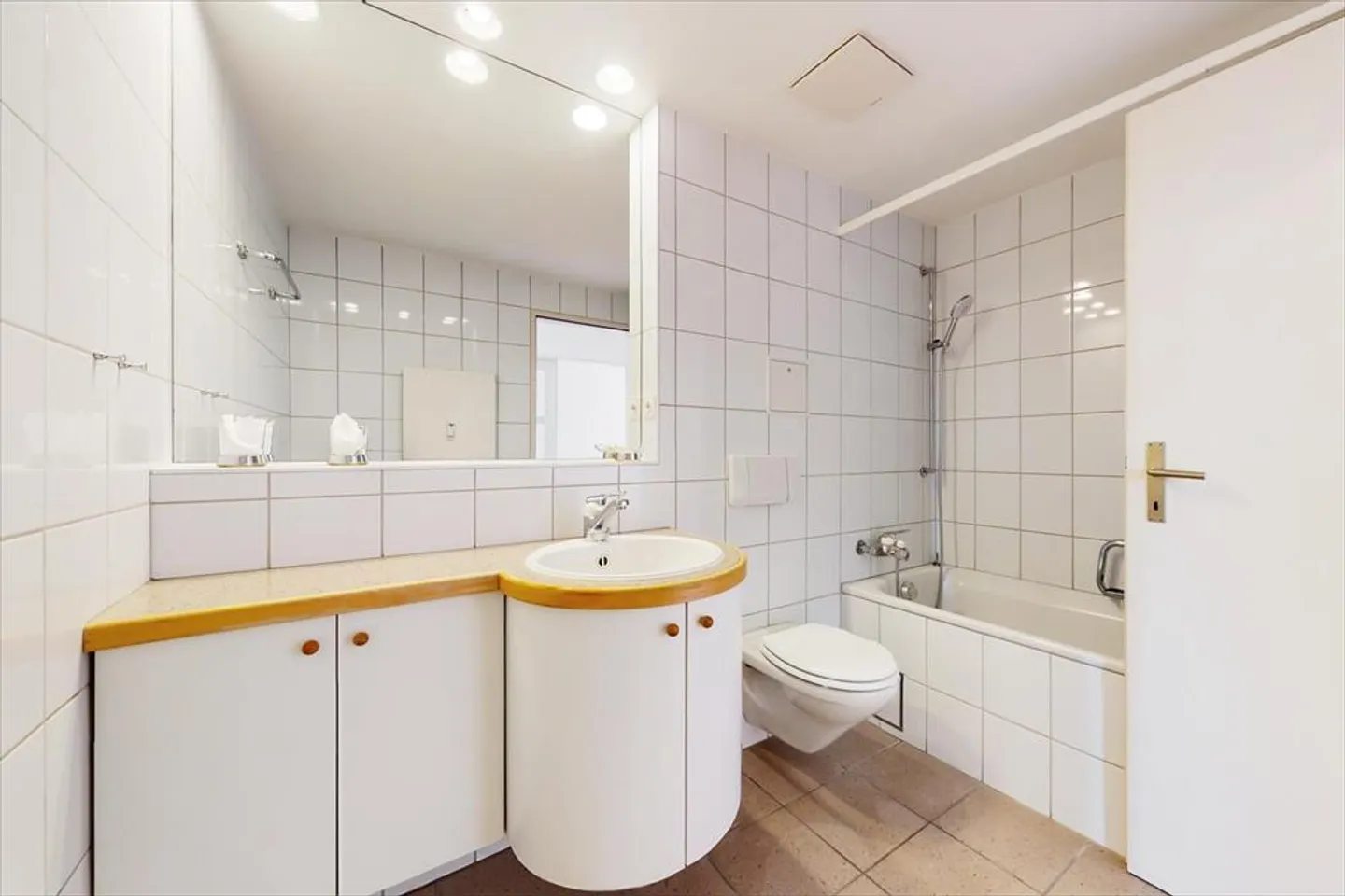 Central Apartment in a Quiet Location - Photo 7 of 7