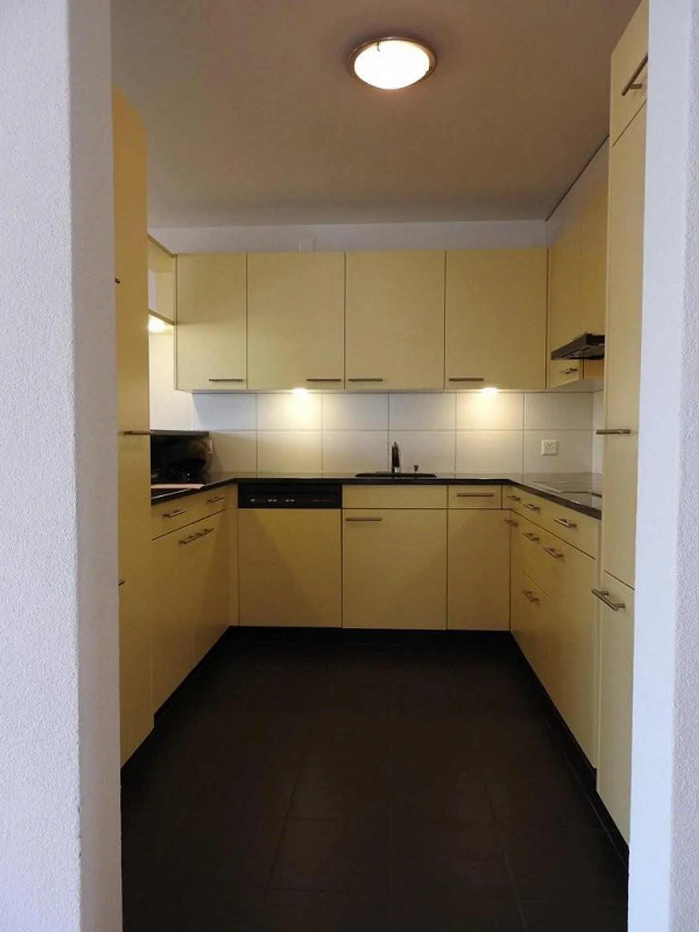 Casa della Felicità! Bell'appartamento di 4,5 stanze in una posizione tranquilla - Foto 3 di 8
