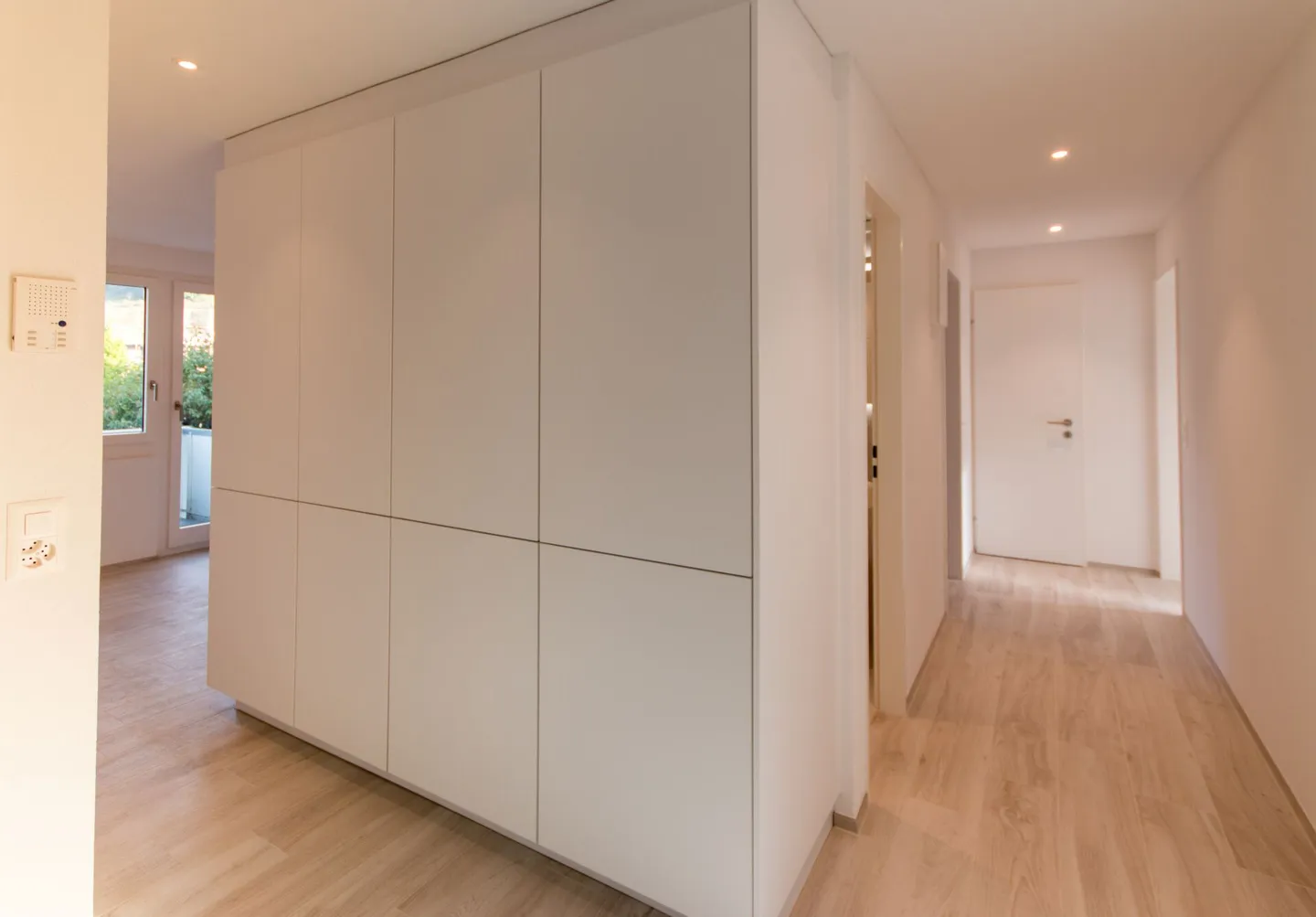 Modern Apartment with Balconies - Photo 4 of 10