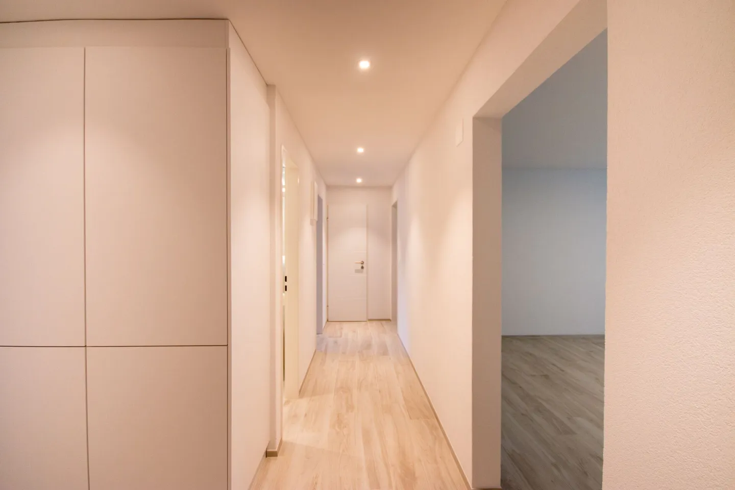 Modern Apartment with Balconies - Photo 5 of 10