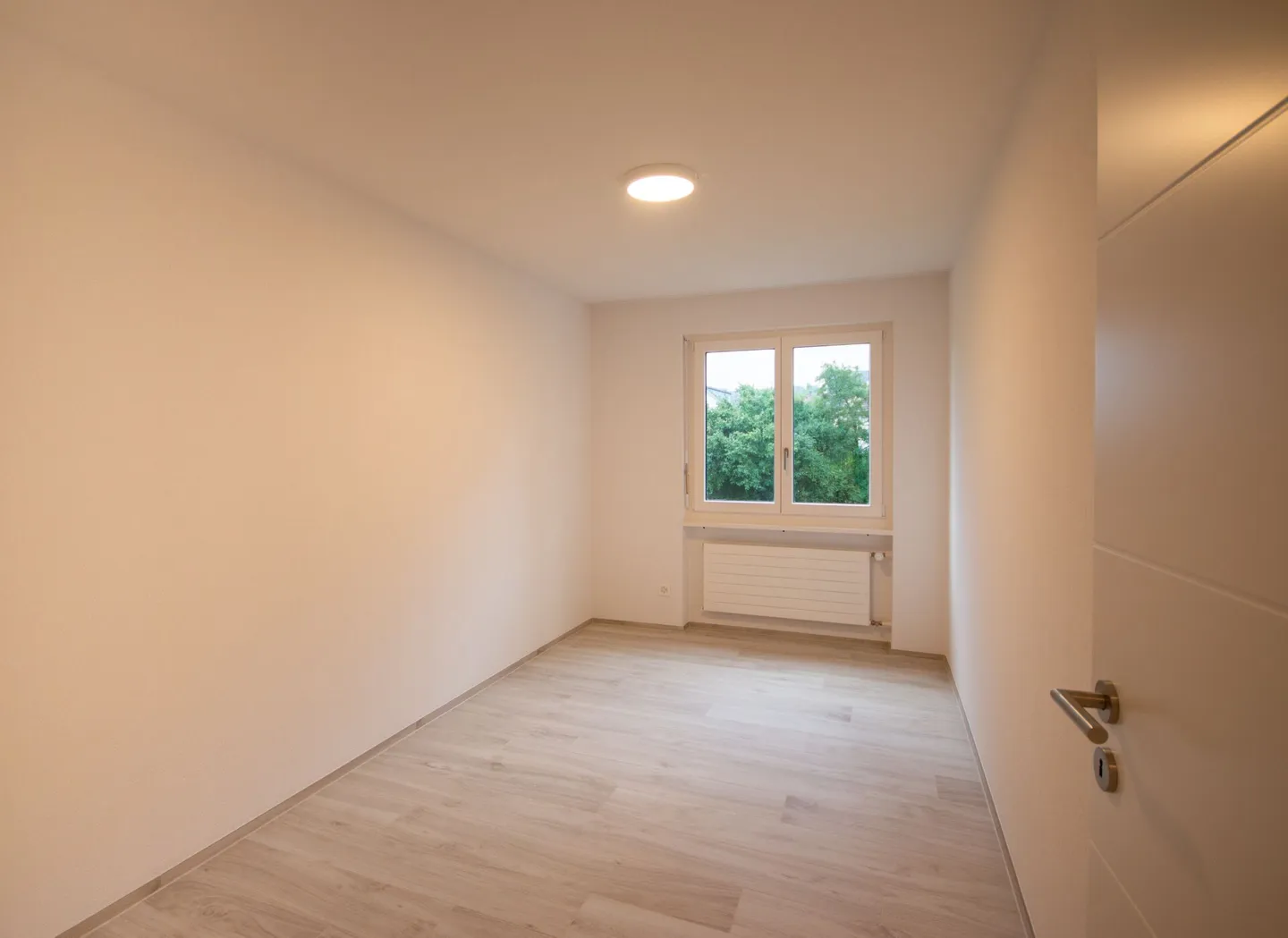 Modern Apartment with Balconies - Photo 8 of 10