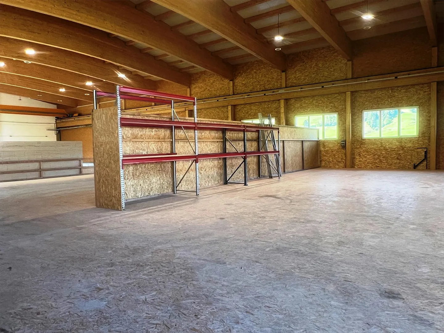 Espace commercial / Espace de stockage - Photo 1 sur 3