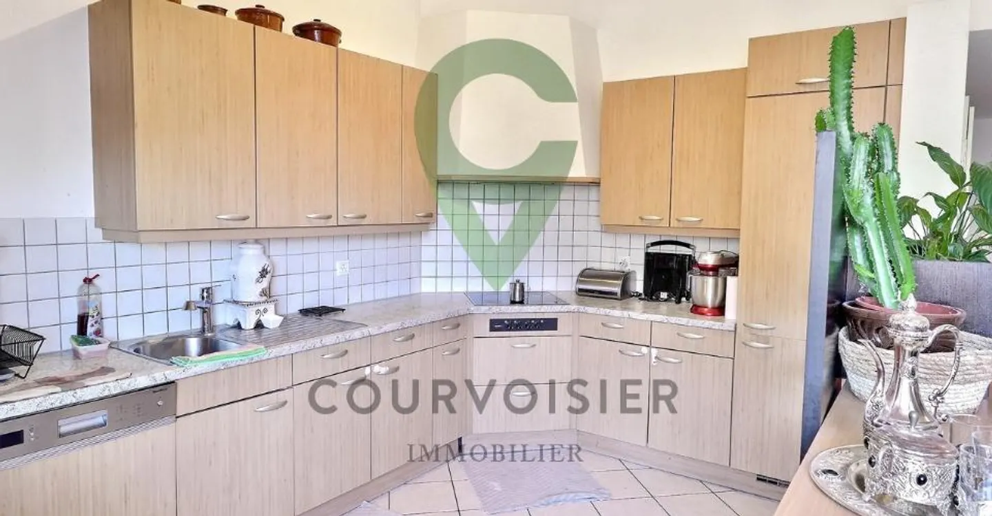DUPLEX DE 5.5 PIÈCES A DEUX PAS DU CENTRE DE NEUCHÂTEL - Photo 2 of 10