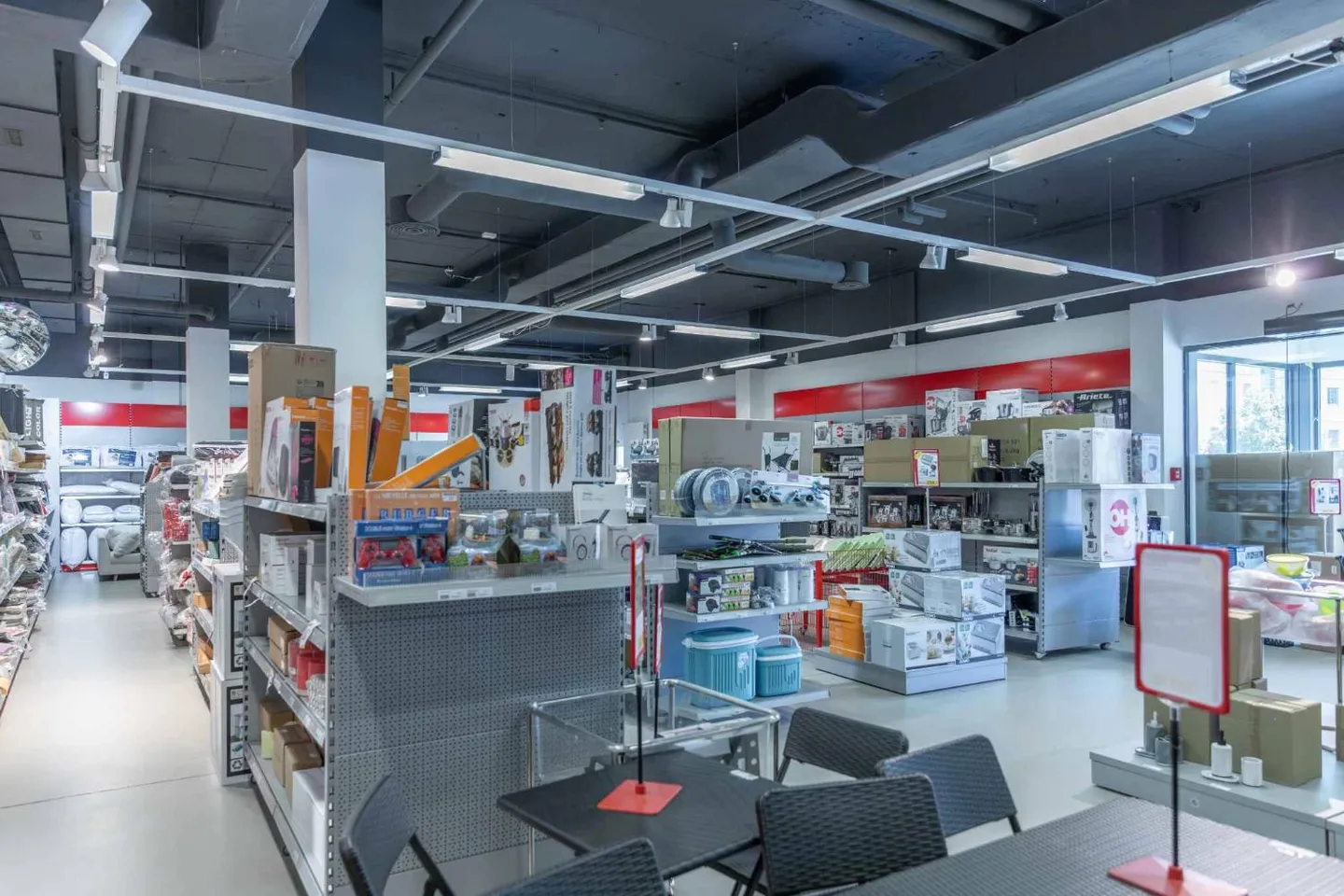 RARE! Workshop space of 467m² in the center of Geneva - Photo 10 of 12