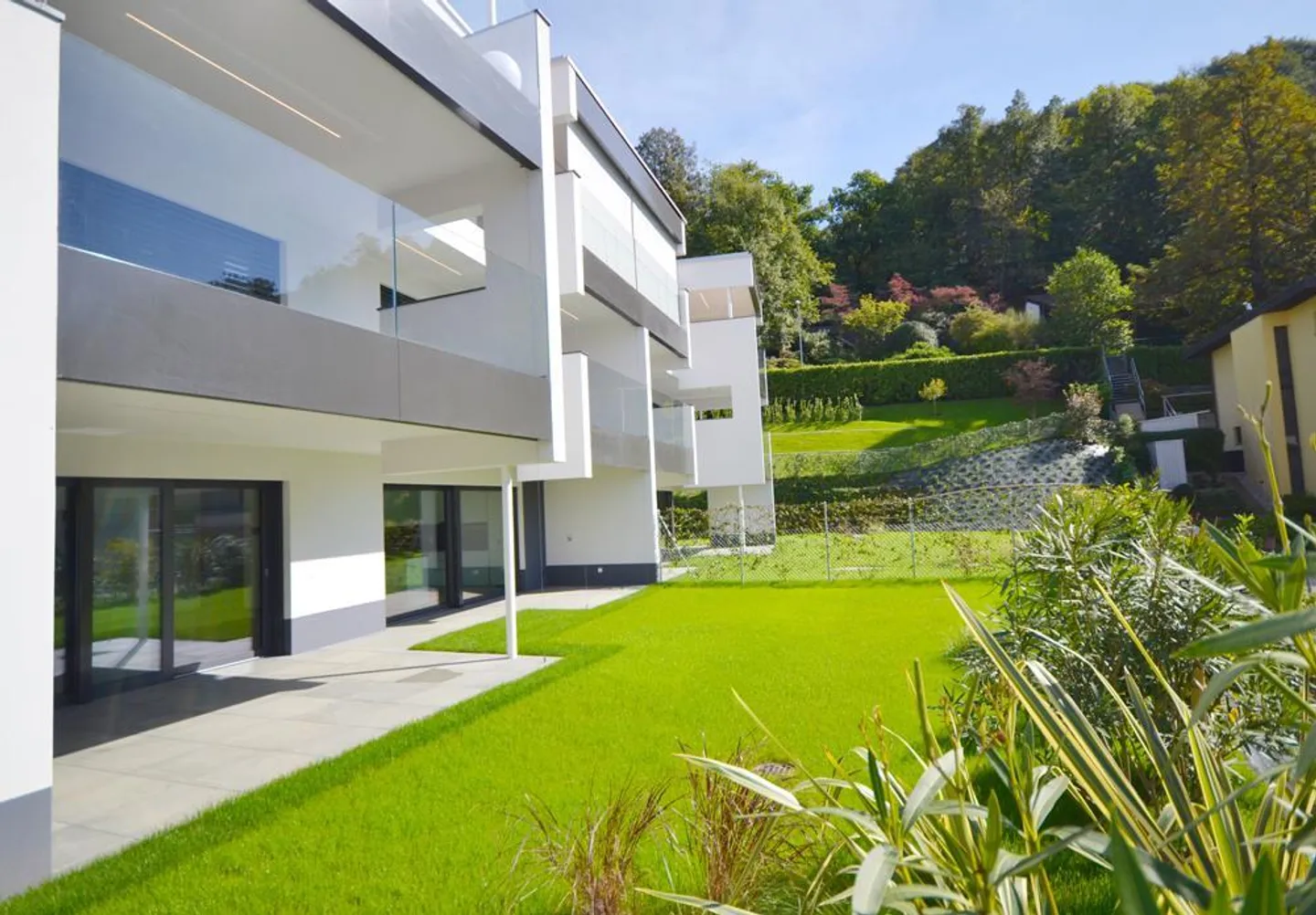 Montagnola Arasio, modern 4.5 rooms with private garden - Photo 1 of 29