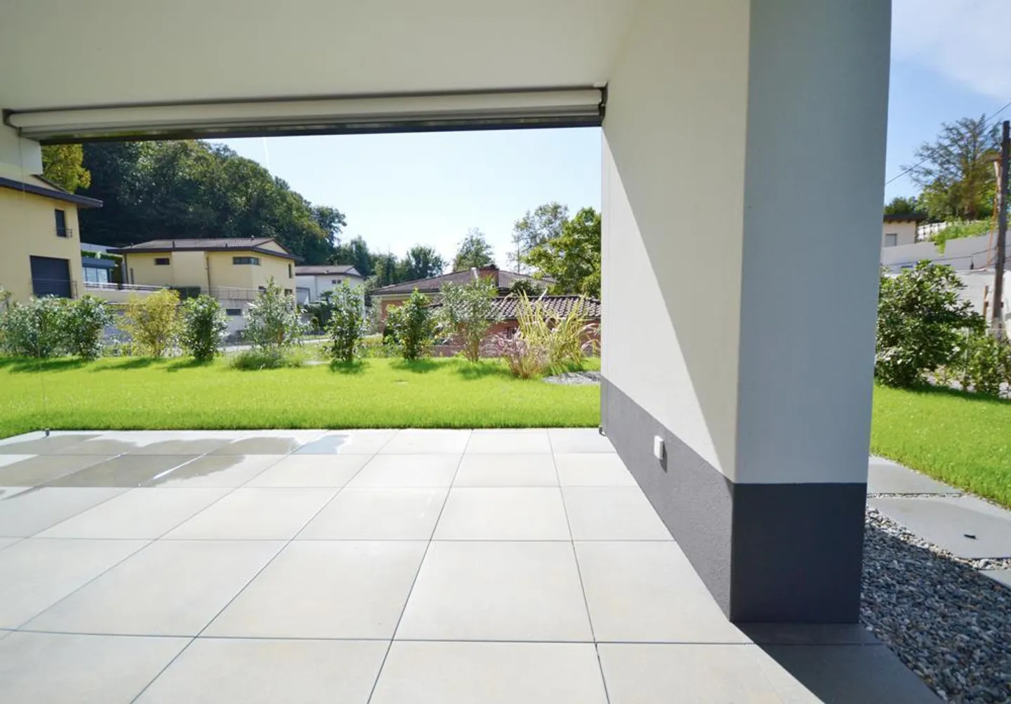 Montagnola Arasio, modern 4.5 rooms with private garden - Photo 2 of 29