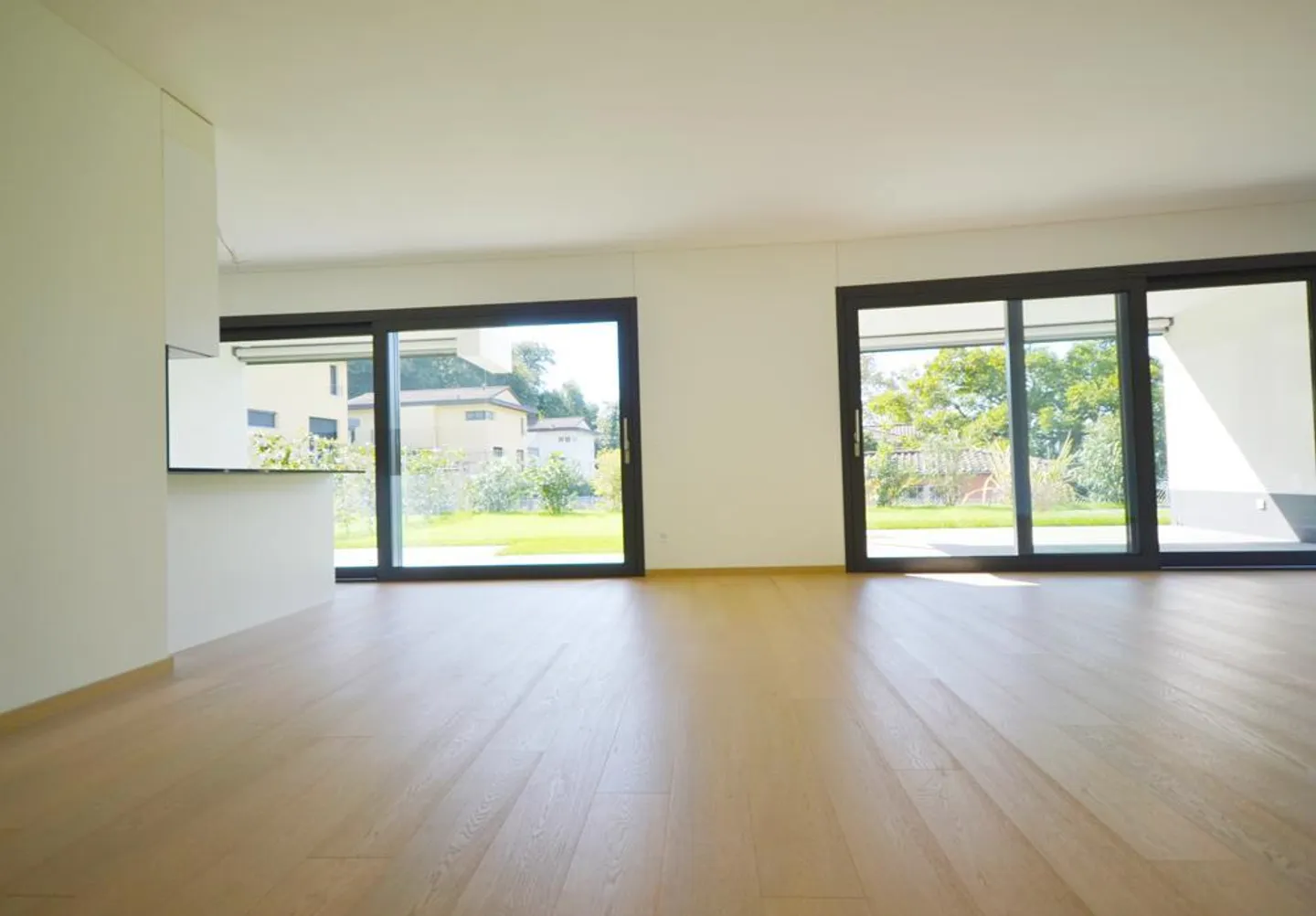 Montagnola Arasio, modern 4.5 rooms with private garden - Photo 3 of 29