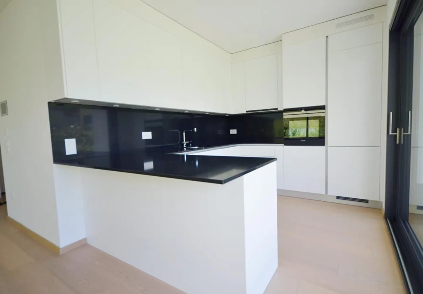 Montagnola Arasio, modern 4.5 rooms with private garden - Photo 4 of 29