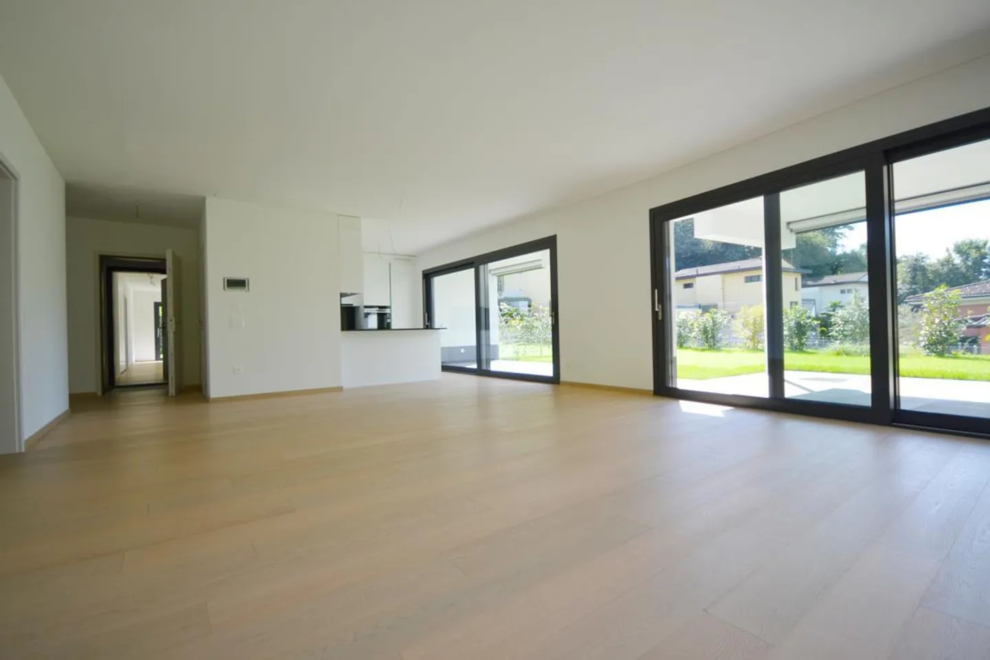 Montagnola Arasio, modern 4.5 rooms with private garden - Photo 6 of 29
