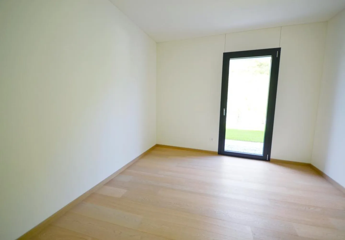 Montagnola Arasio, modern 4.5 rooms with private garden - Photo 7 of 29