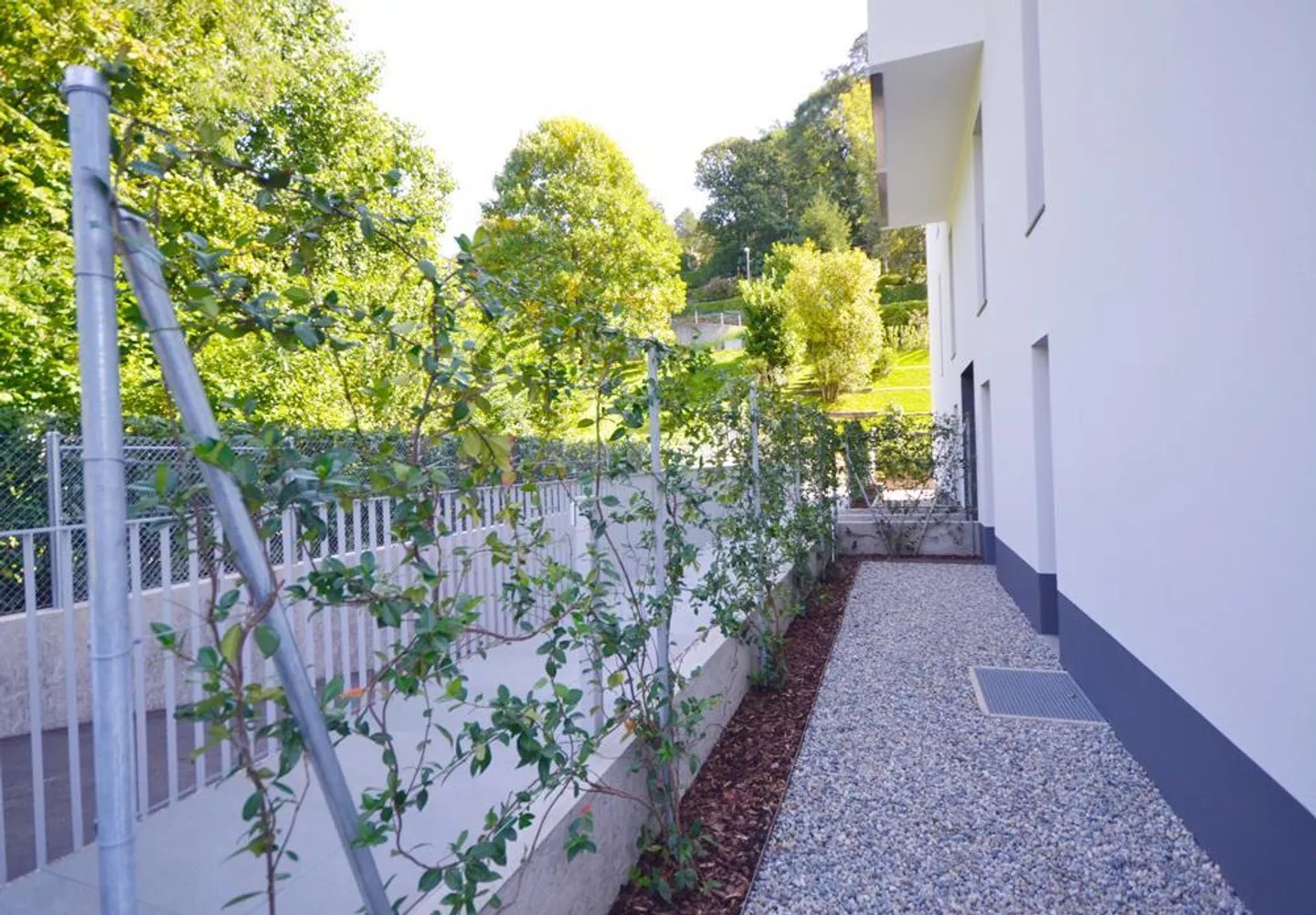 Montagnola Arasio, modern 4.5 rooms with private garden - Photo 9 of 29