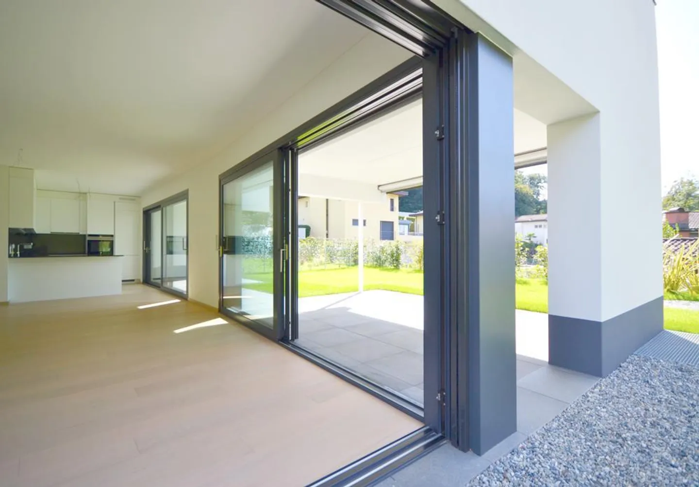 Montagnola Arasio, modern 4.5 rooms with private garden - Photo 10 of 29
