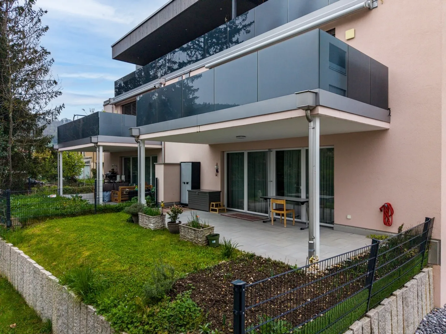 Modern 3.5-room apartment with terrace and garden in Zwingen - Photo 1 of 16