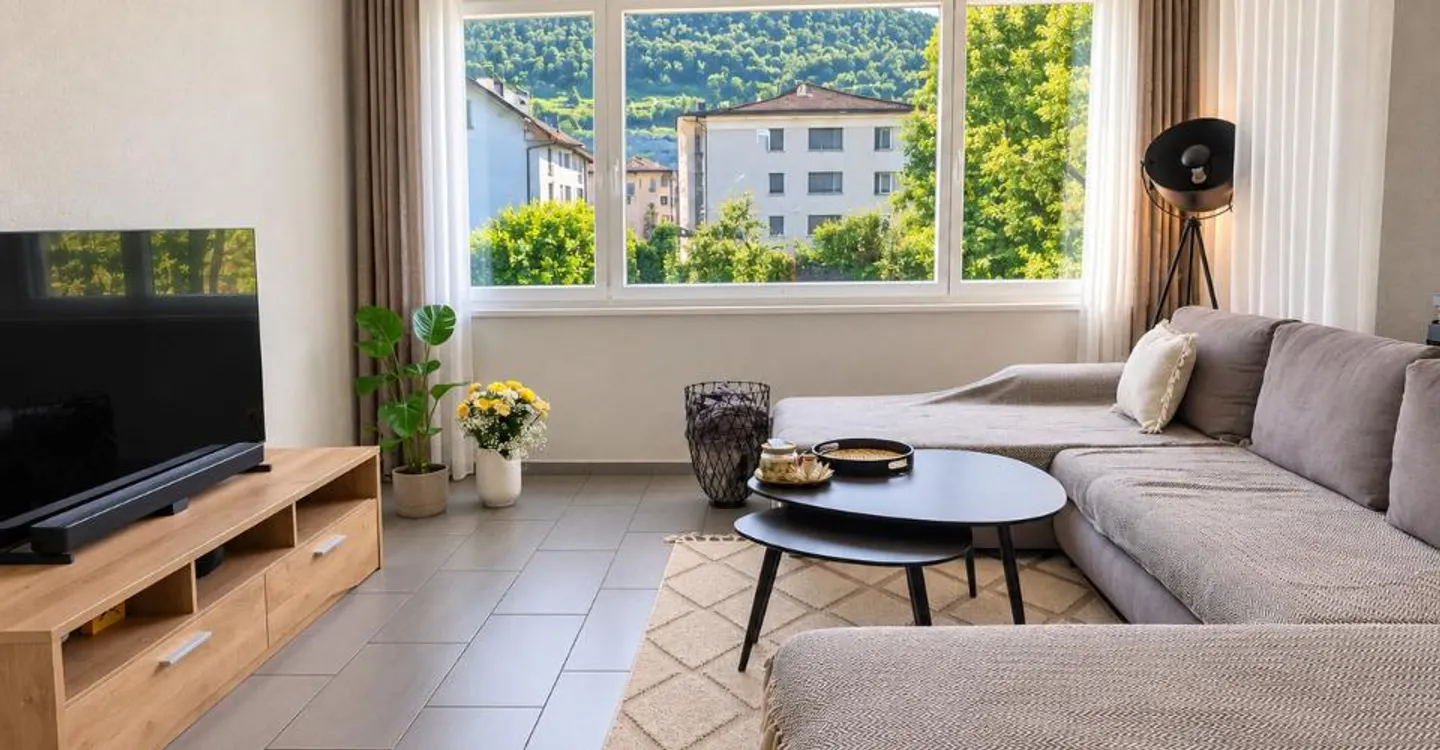 Appartement Charmant avec Terrasse - Photo 3 sur 7