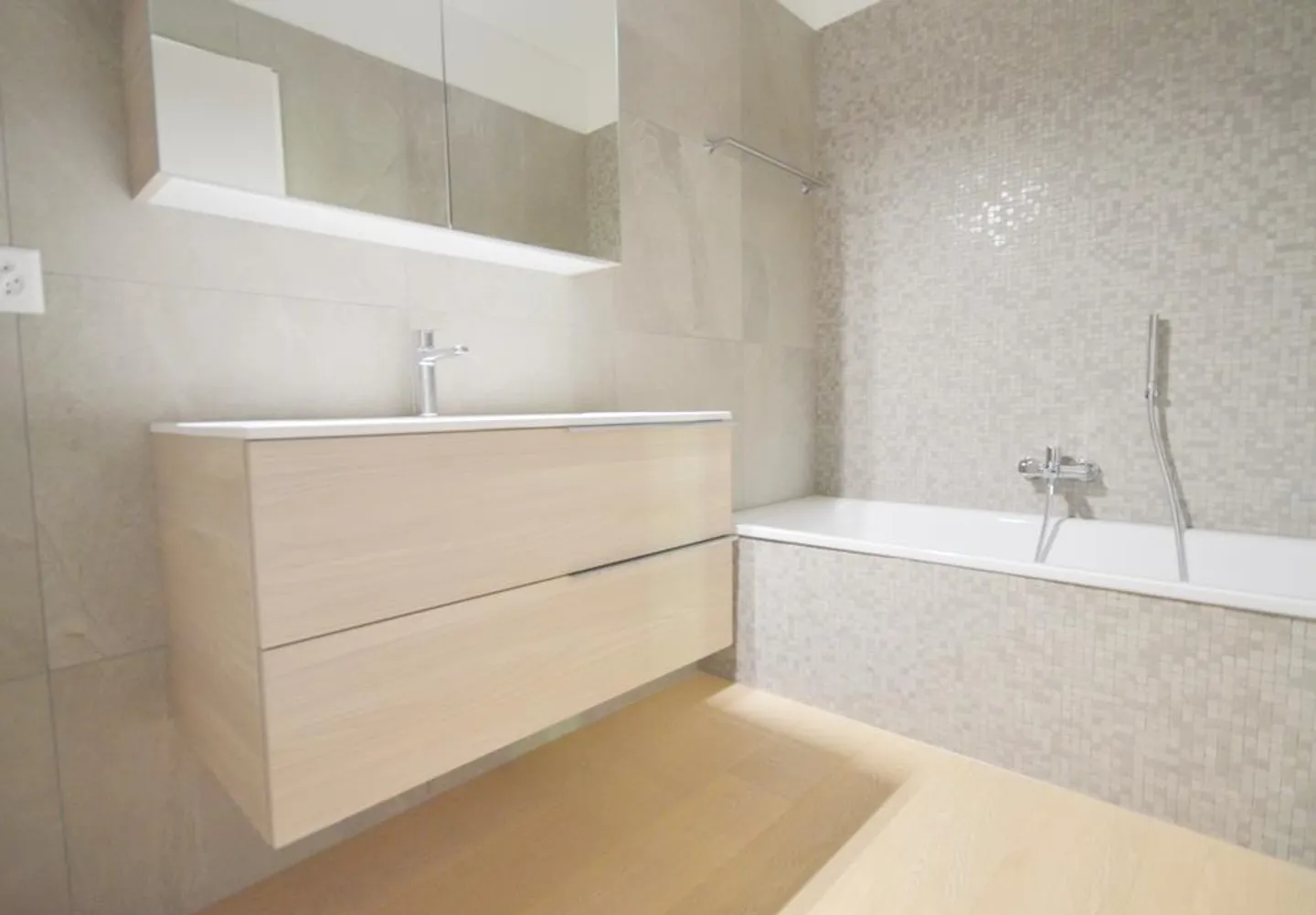 Montagnola Arasio, modern 4.5 rooms with private garden - Photo 12 of 29