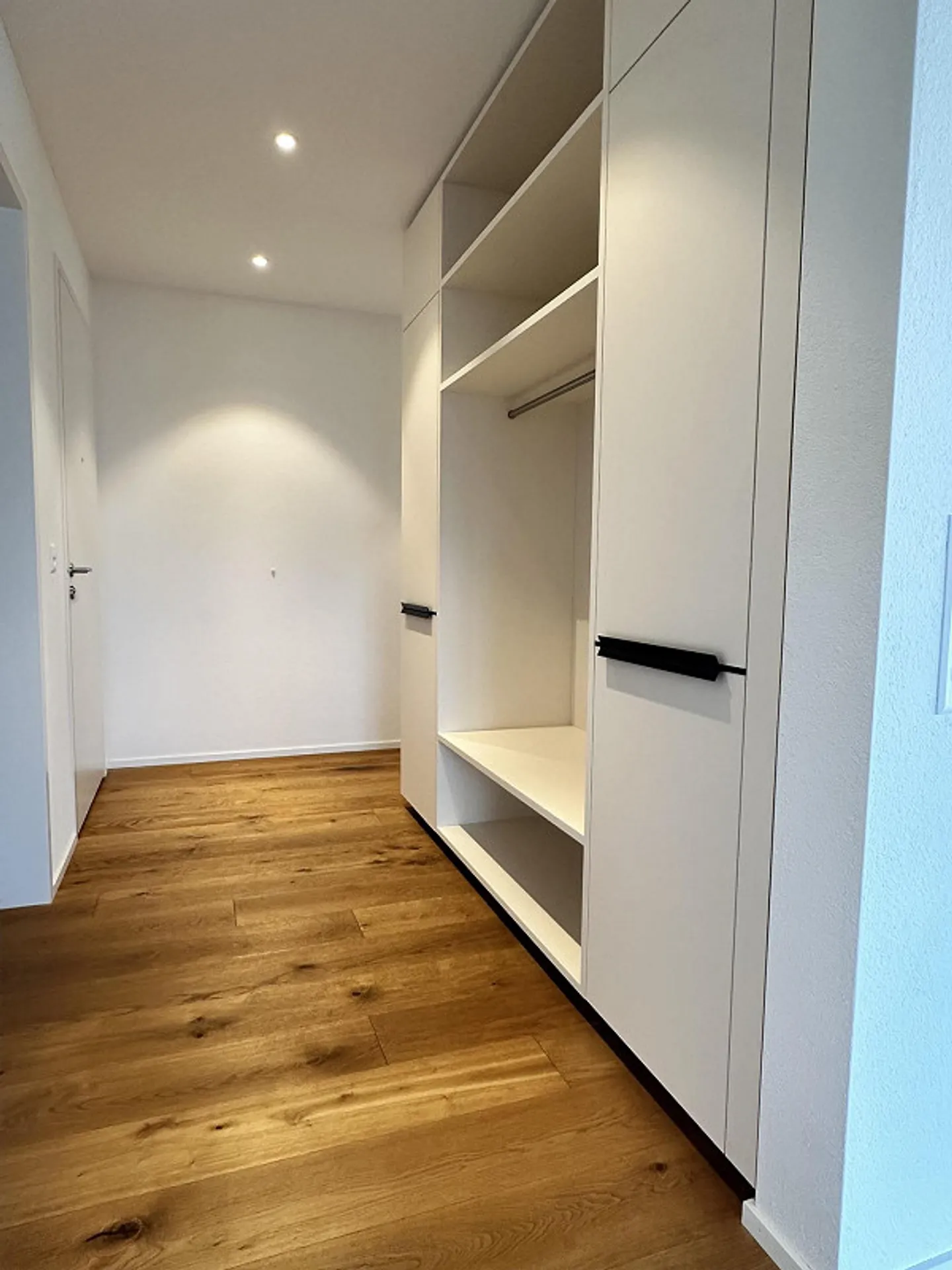 Moderne 3.5-Zimmer-Wohnung mit Terrasse - Foto 8 von 14