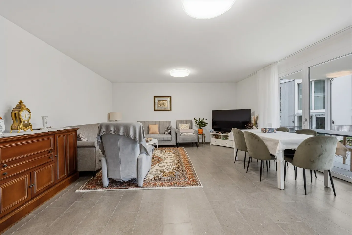 Modern 3.5-room apartment with terrace and garden in Zwingen - Photo 3 of 16