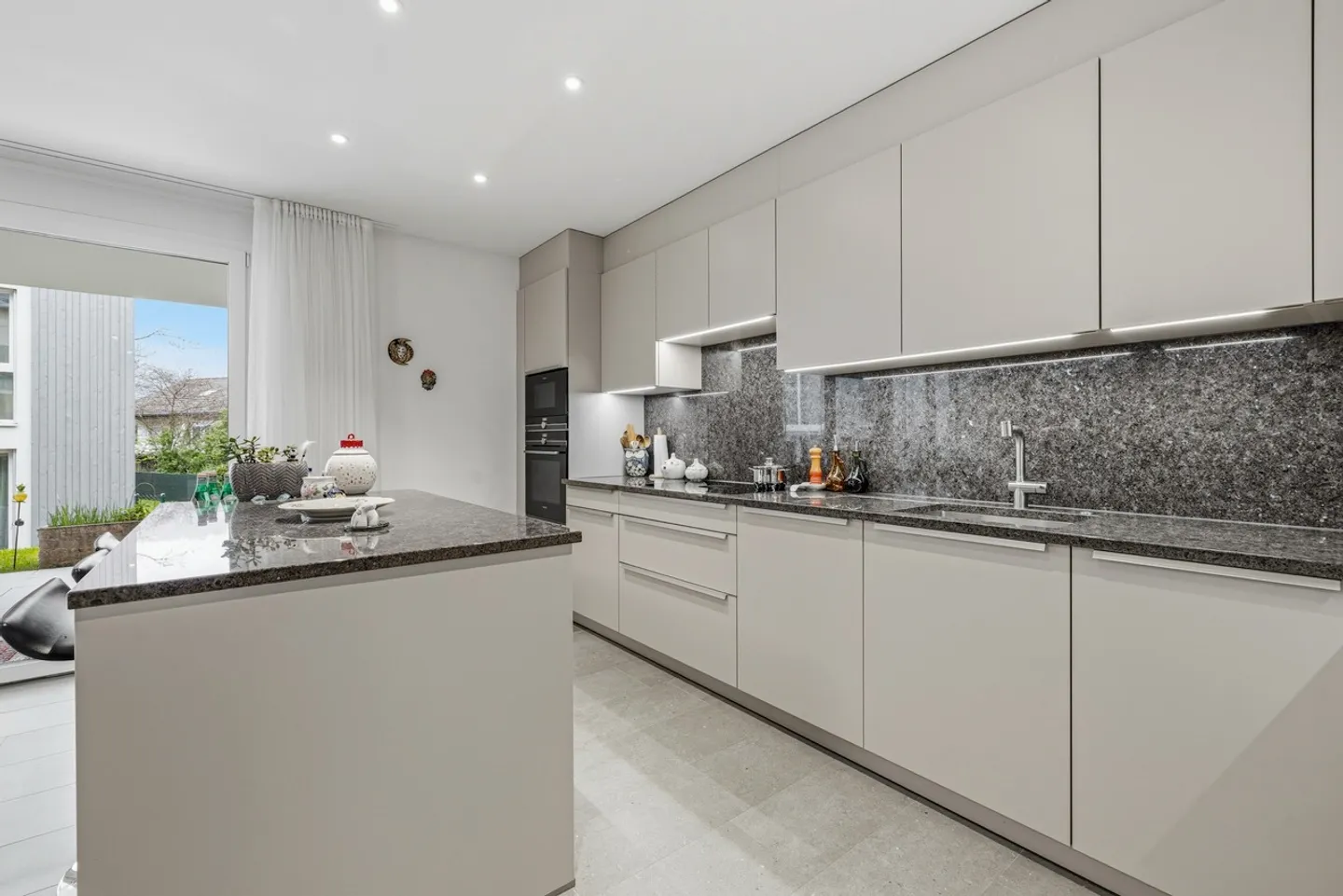 Modern 3.5-room apartment with terrace and garden in Zwingen - Photo 4 of 16