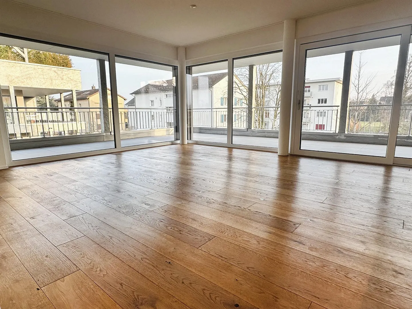 Moderne 3.5-Zimmer-Wohnung mit Terrasse - Foto 5 von 14