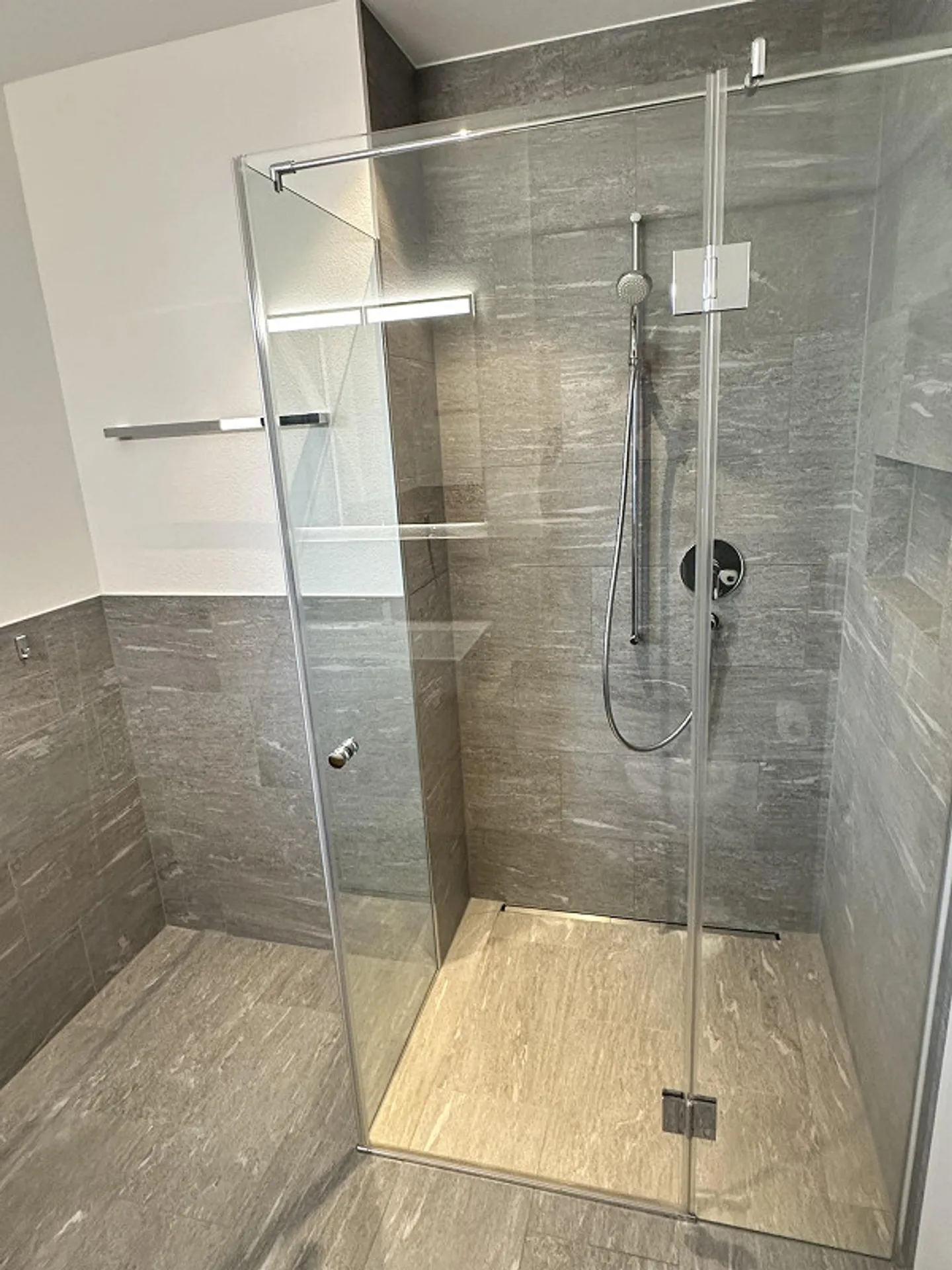 Moderne 3.5-Zimmer-Wohnung mit Terrasse - Foto 7 von 14