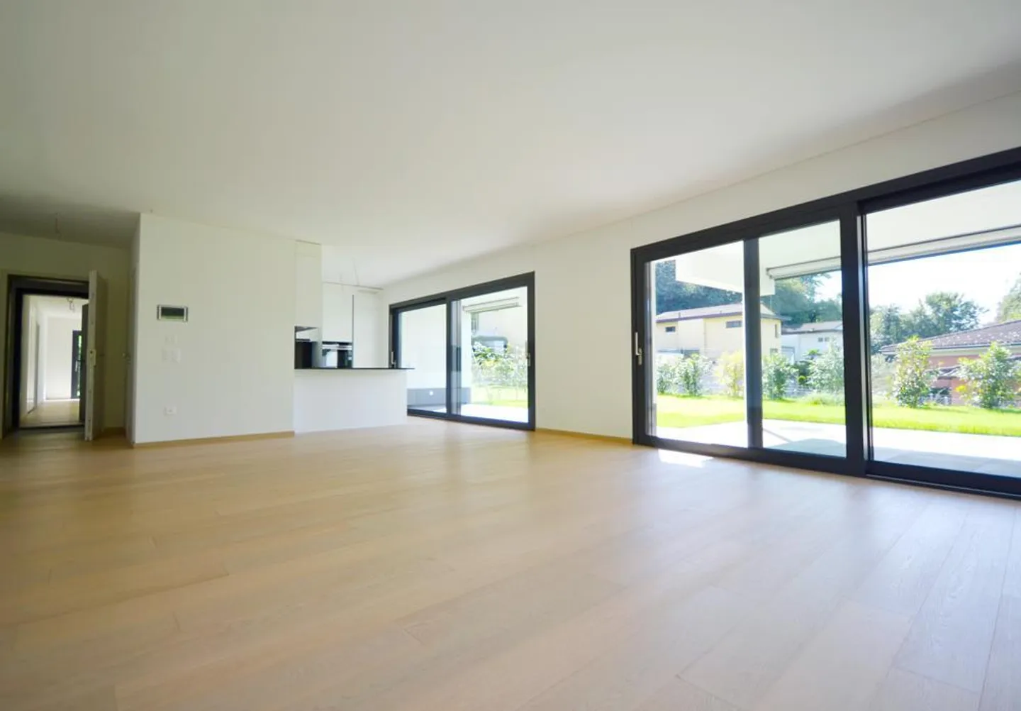 Montagnola Arasio, modern 4.5 rooms with private garden - Photo 17 of 29