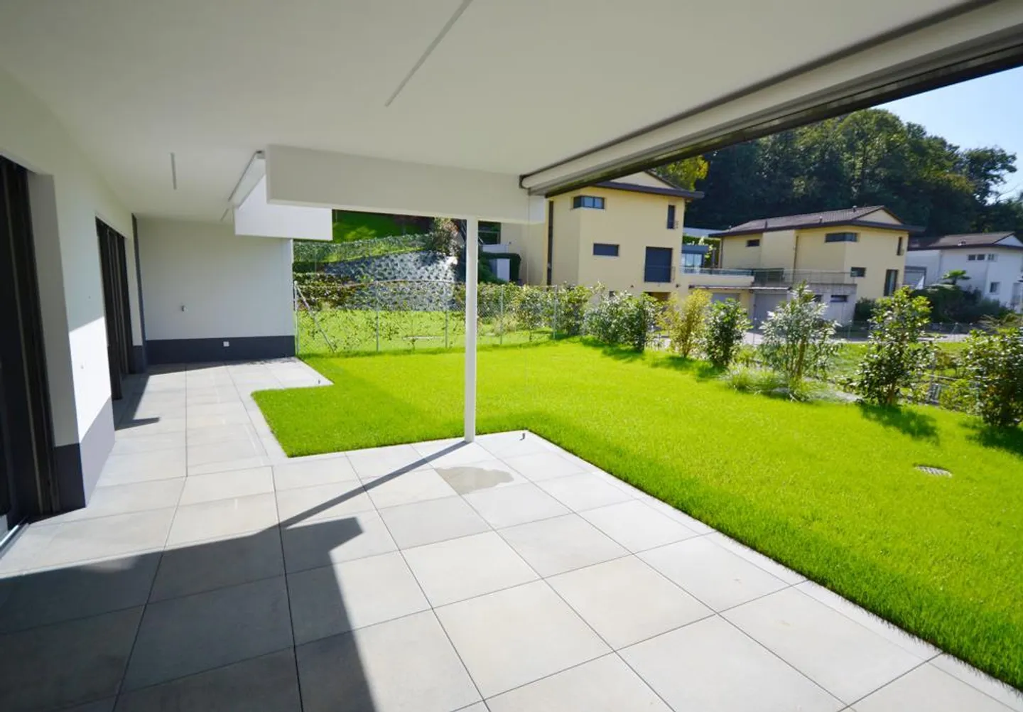 Montagnola Arasio, modern 4.5 rooms with private garden - Photo 19 of 29