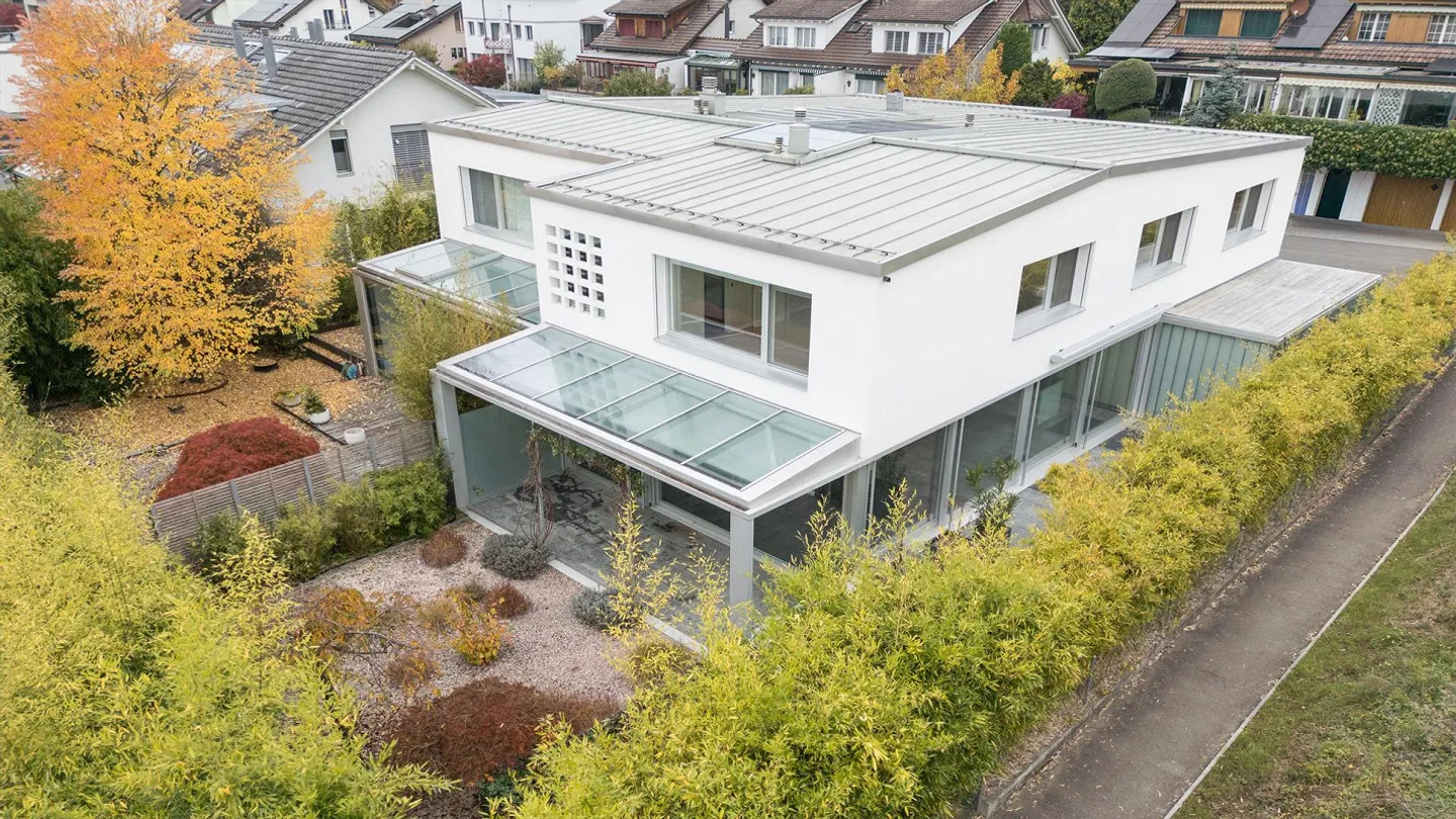 Gehobenes 8-Zimmer-Haus in Steinhausen - Foto 2 von 31