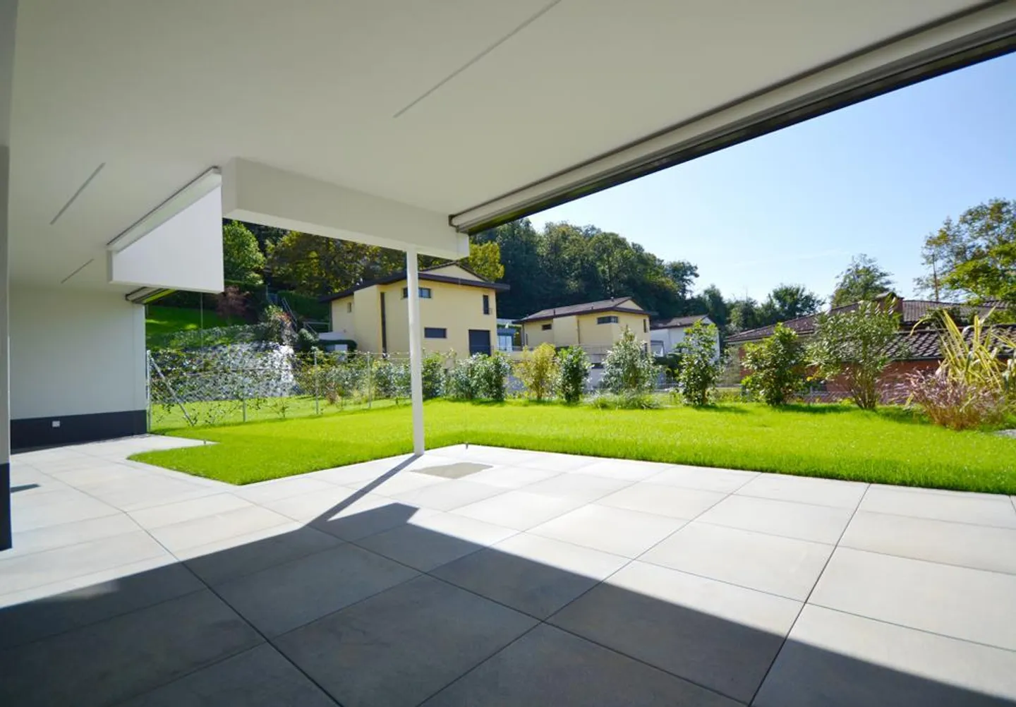 Montagnola Arasio, modern 4.5 rooms with private garden - Photo 20 of 29