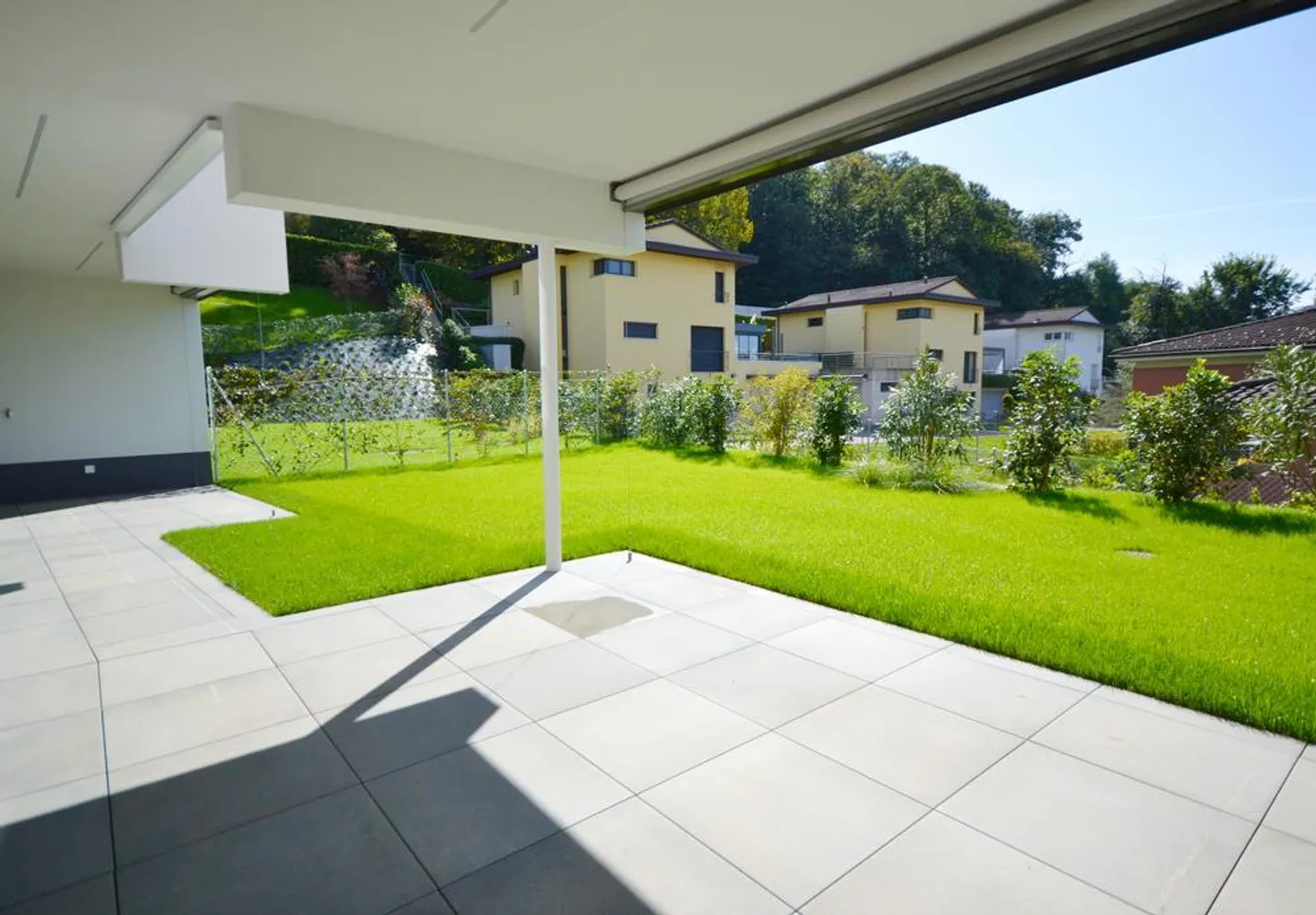 Montagnola Arasio, modern 4.5 rooms with private garden - Photo 21 of 29