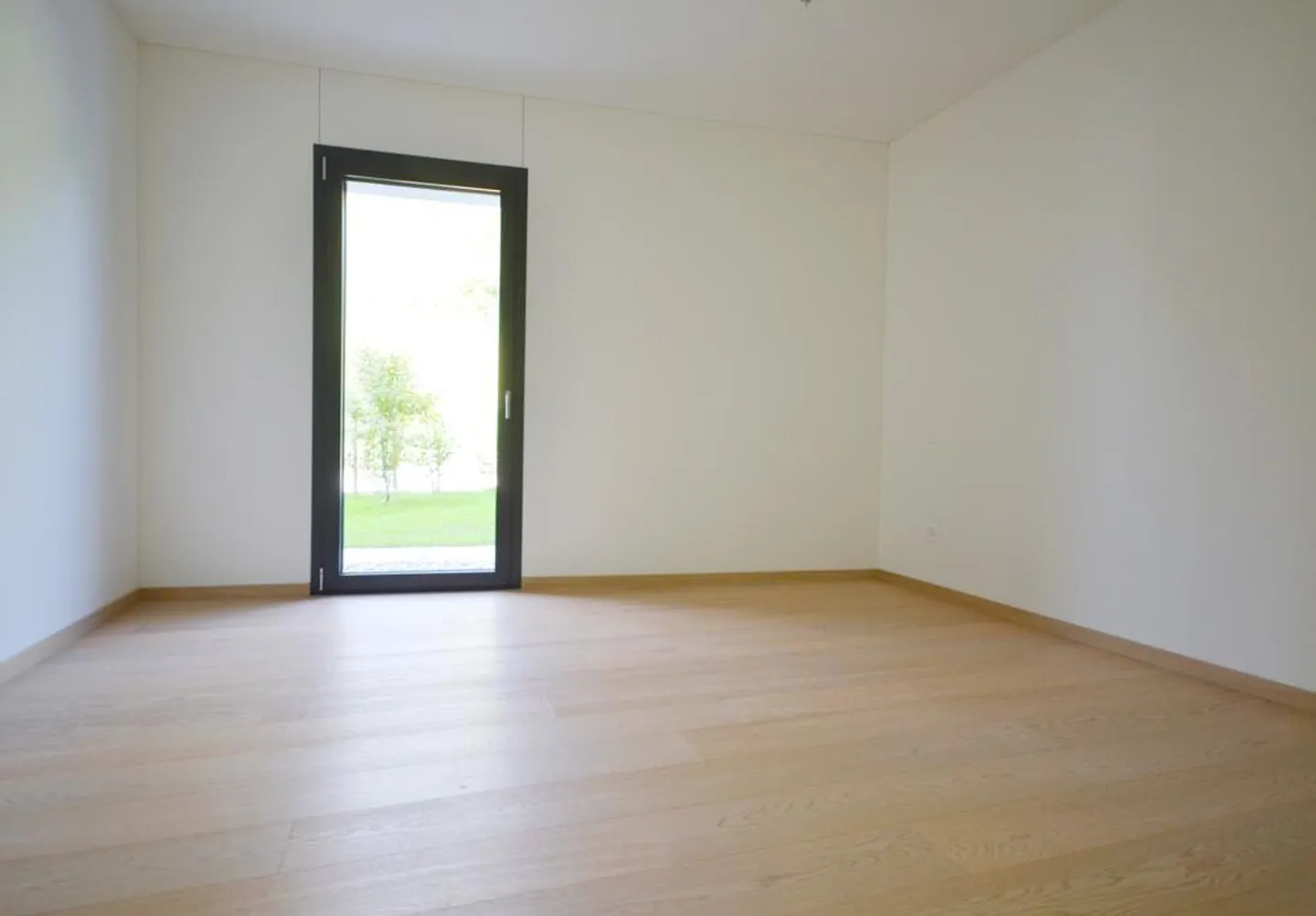 Montagnola Arasio, modern 4.5 rooms with private garden - Photo 27 of 29