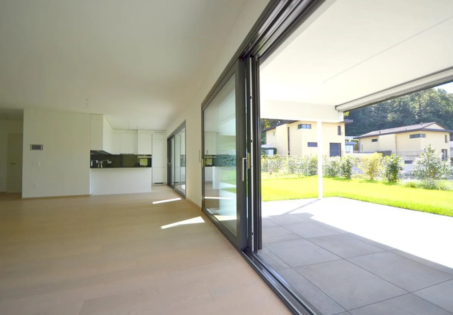 Montagnola Arasio, modern 4.5 rooms with private garden - Photo 26 of 29