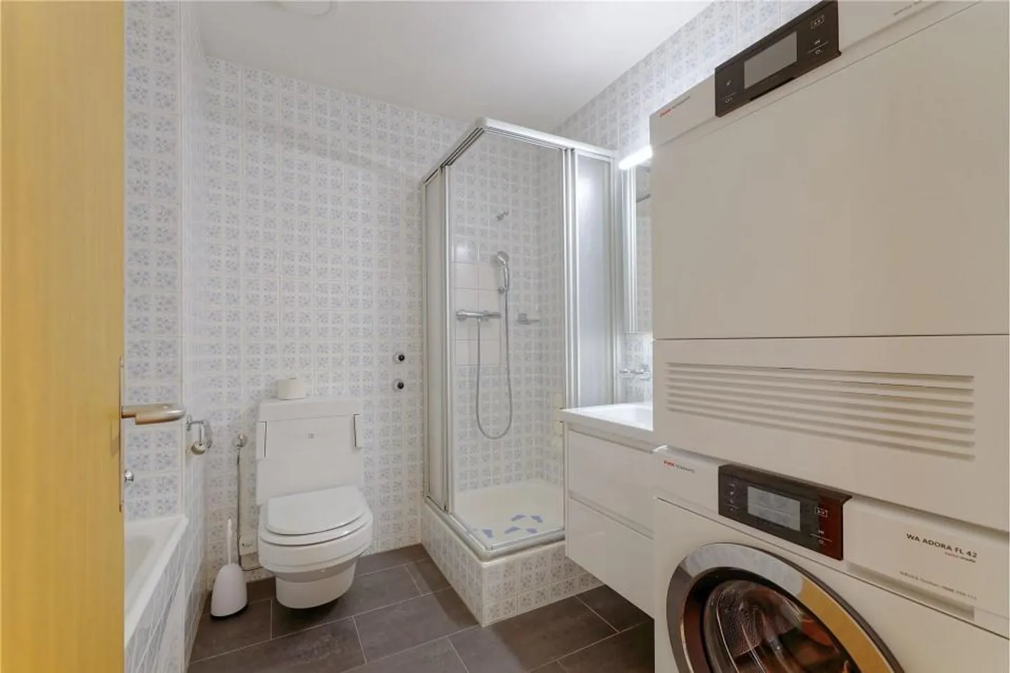 Your new home in Bolligen: Stylish 4½-room apartment with heated craft room - Photo 12 of 13