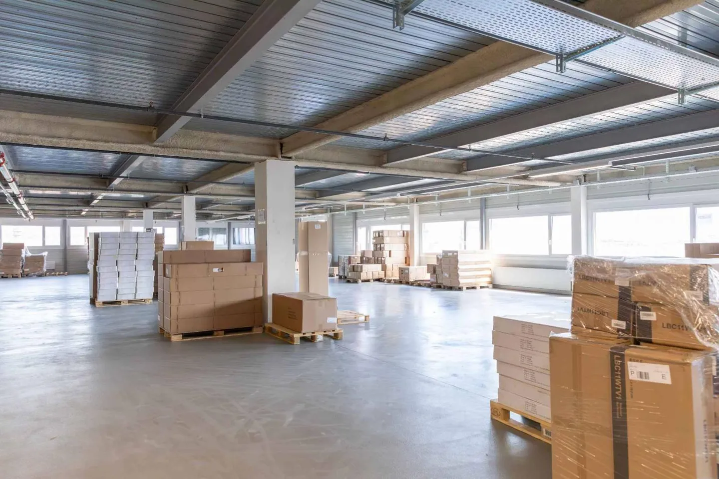 RARE! Espace d'atelier de 500 m² au centre de Genève - Photo 2 sur 13