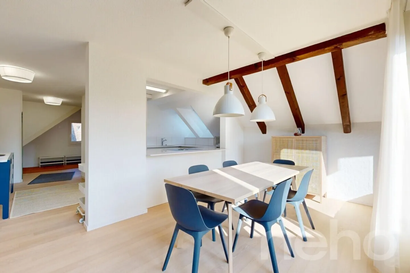 Light-flooded penthouse duplex in a quiet location in Zurich-Witikon - Photo 2 of 12