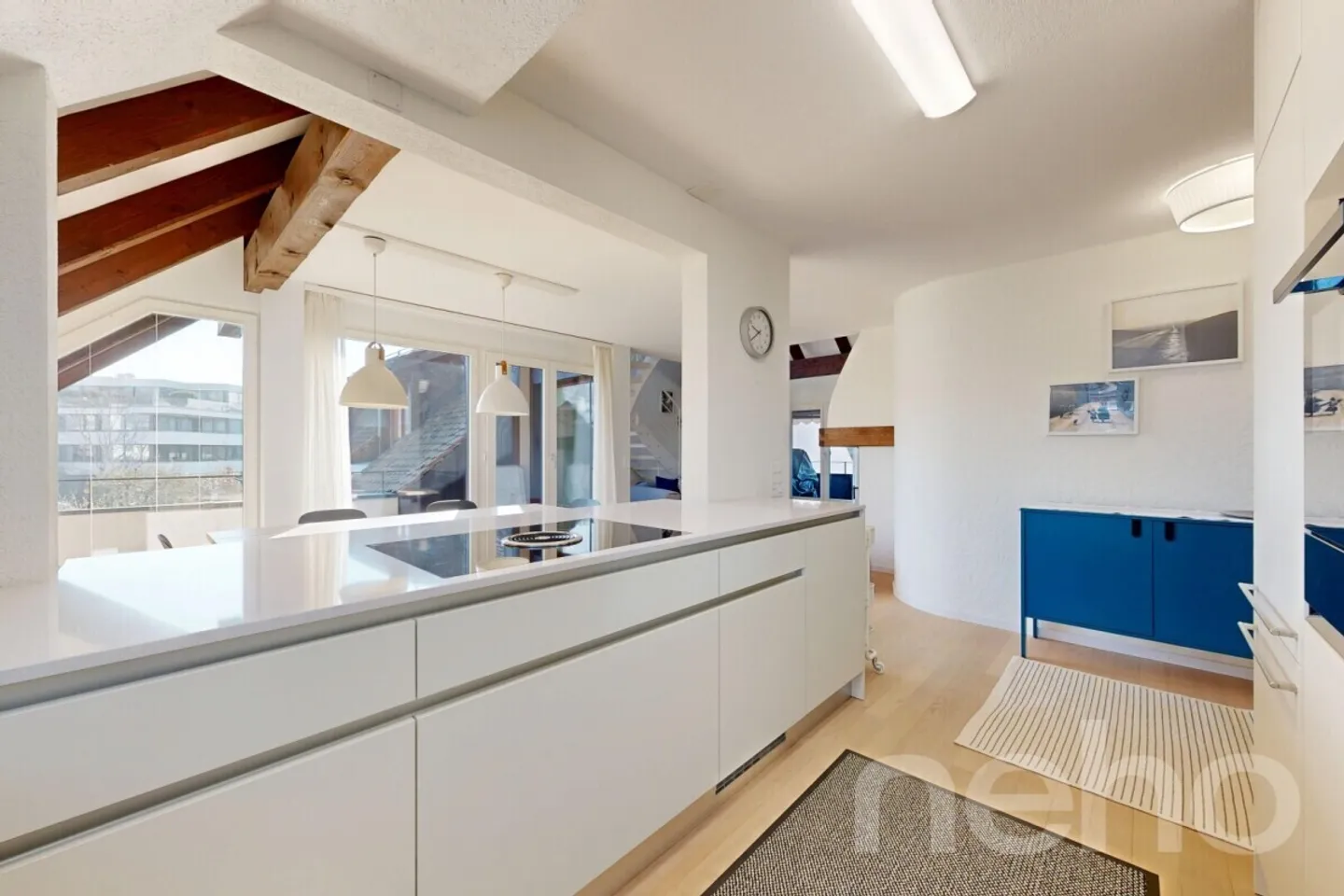 Light-flooded penthouse duplex in a quiet location in Zurich-Witikon - Photo 3 of 12