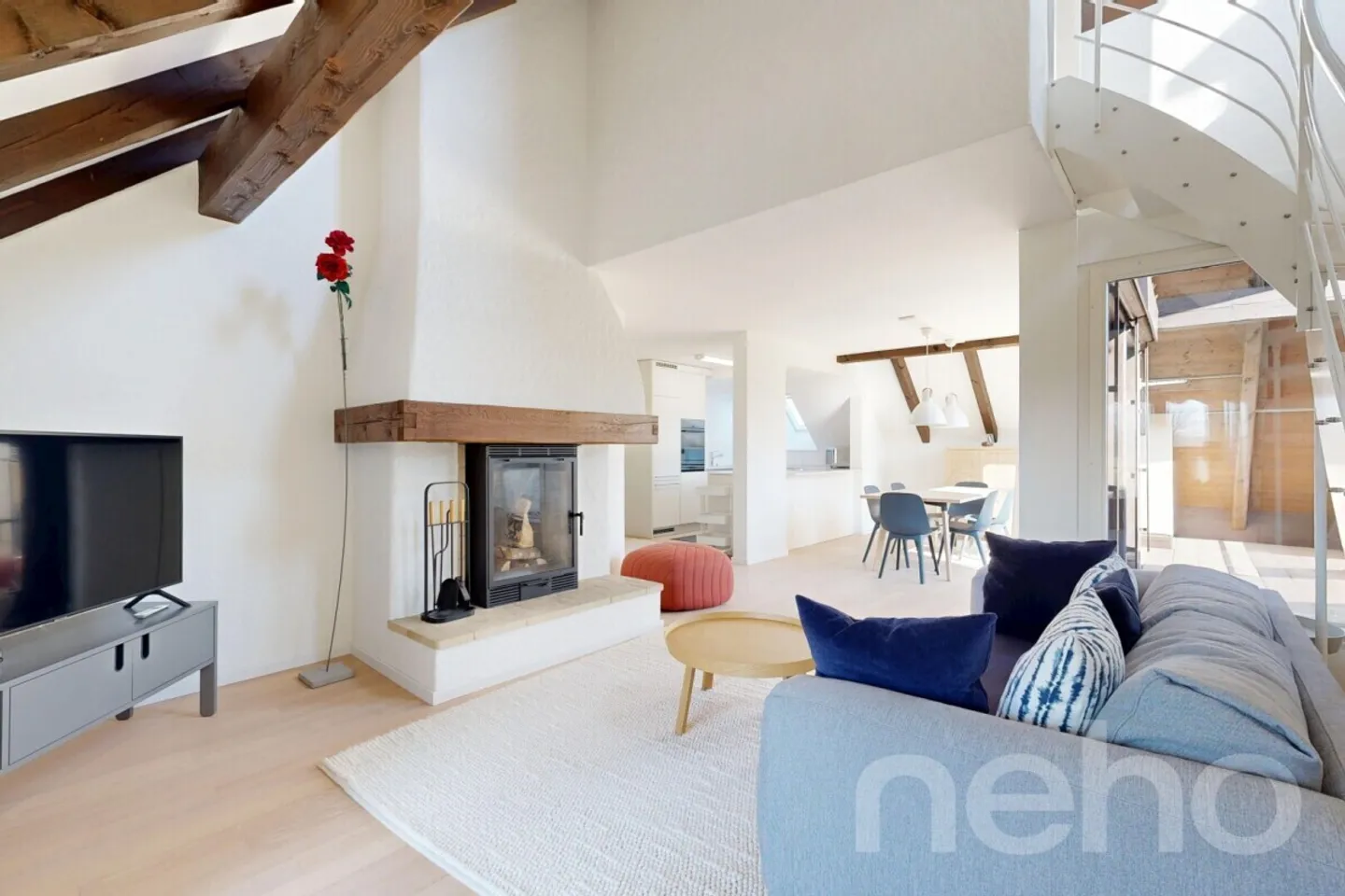 Light-flooded penthouse duplex in a quiet location in Zurich-Witikon - Photo 7 of 12