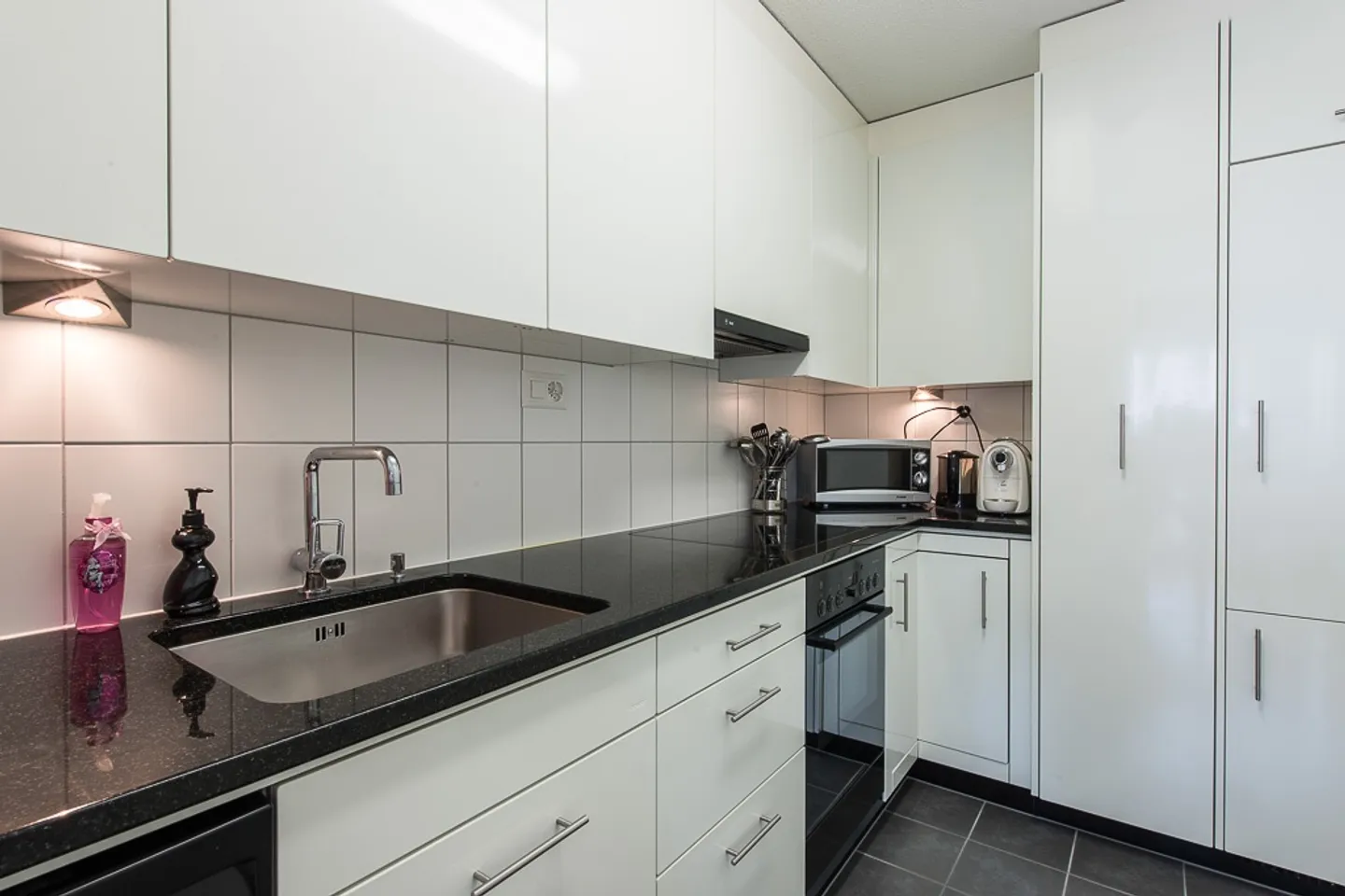 Apartment for rent - Photo 2 of 5