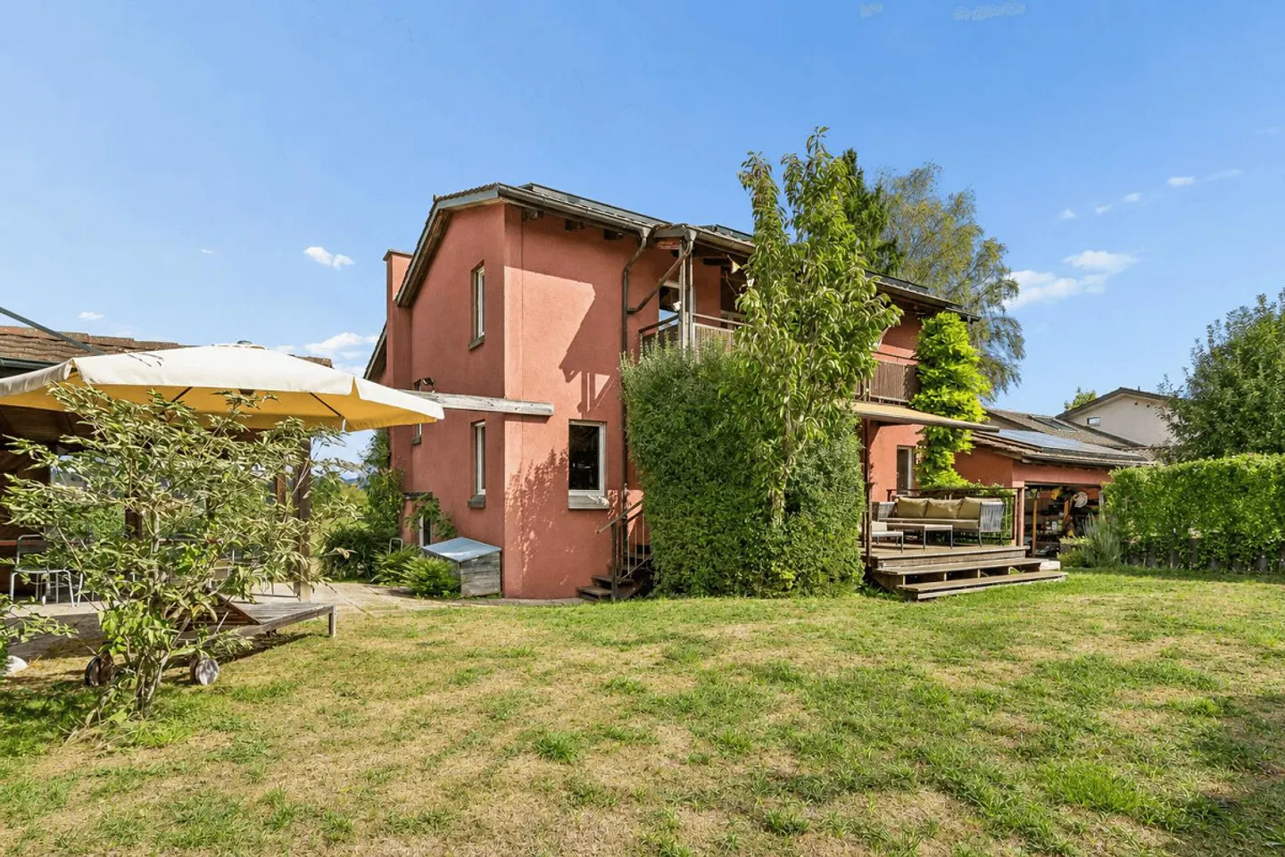 Geräumiges Einfamilienhaus mit Garten - Foto 1 von 13