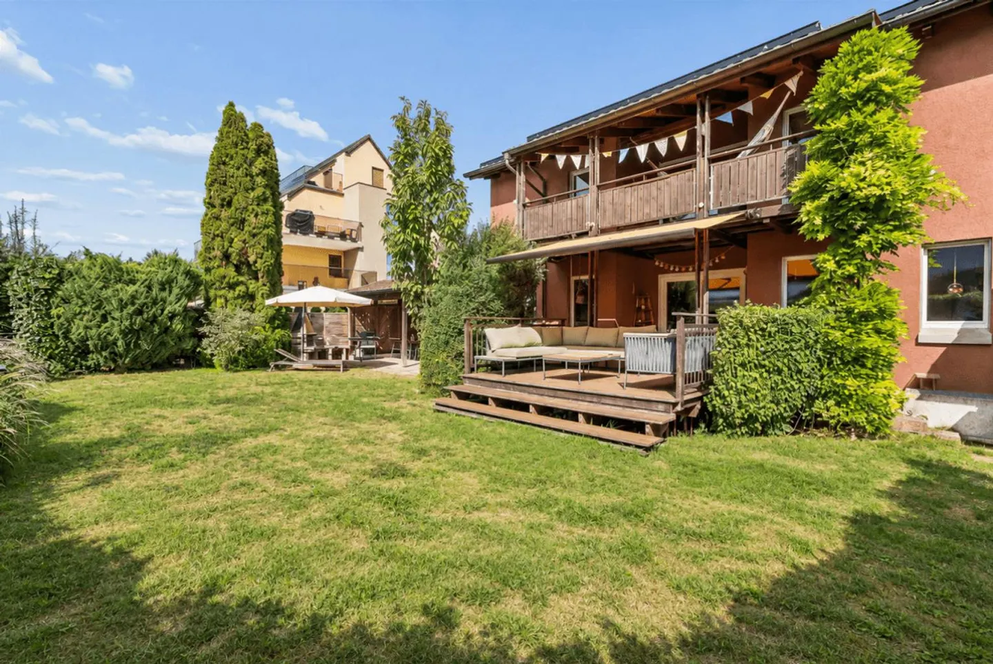 Geräumiges Einfamilienhaus mit Garten - Foto 3 von 13