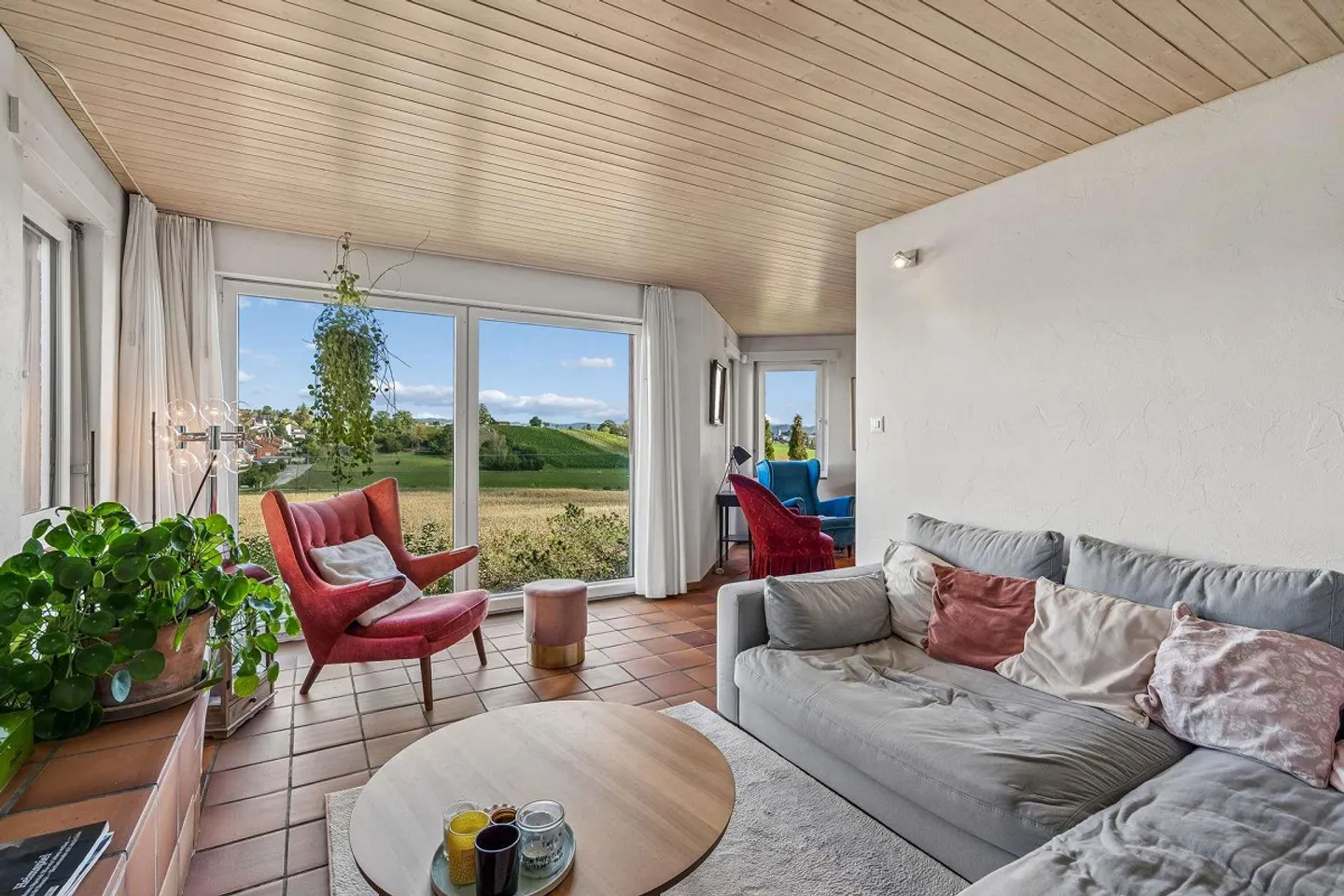 Geräumiges Einfamilienhaus mit Garten - Foto 5 von 13