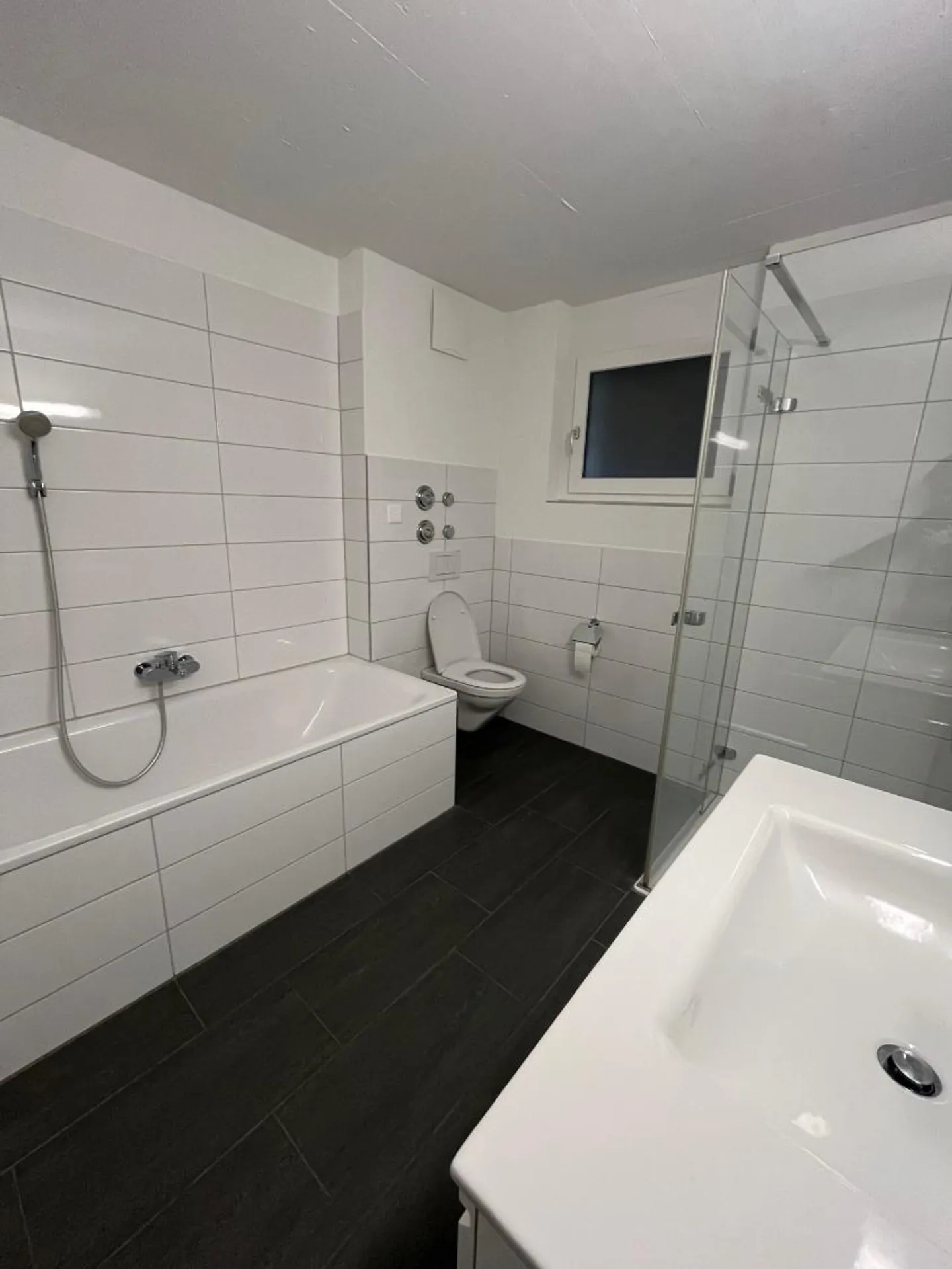 Modernes Apartment mit Balkon - Foto 3 von 5