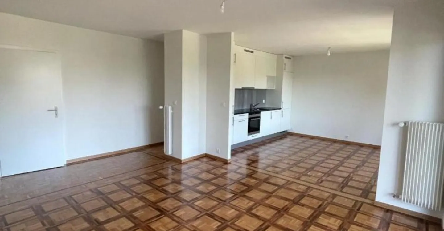 FOR RENT - 2.5 room apartment on the 2nd floor with balcony in Pully - Photo 2 of 6