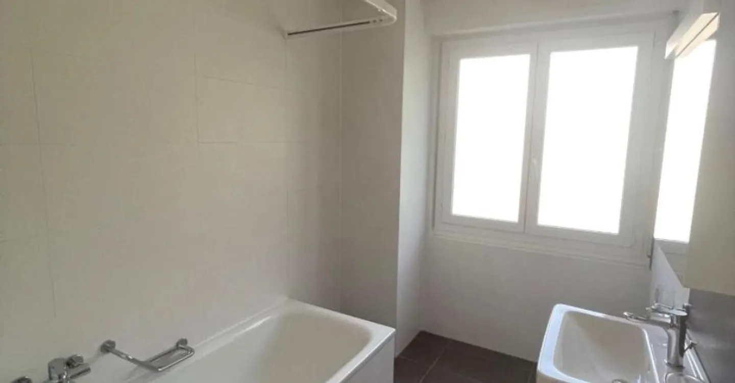 FOR RENT - 2.5 room apartment on the 2nd floor with balcony in Pully - Photo 5 of 6