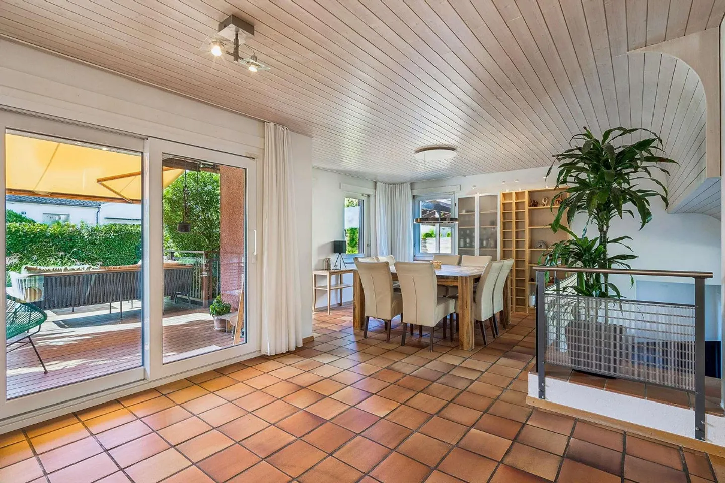 Geräumiges Einfamilienhaus mit Garten - Foto 8 von 13