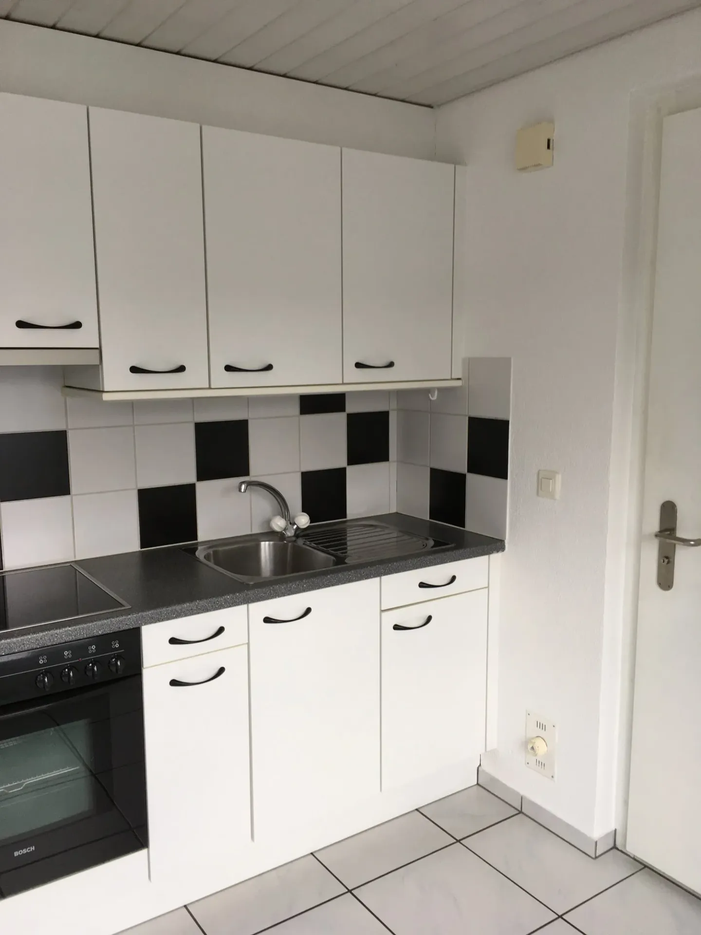 2 Room Office Space in Central Location - Available Immediately in Sissach BL - Photo 2 of 11