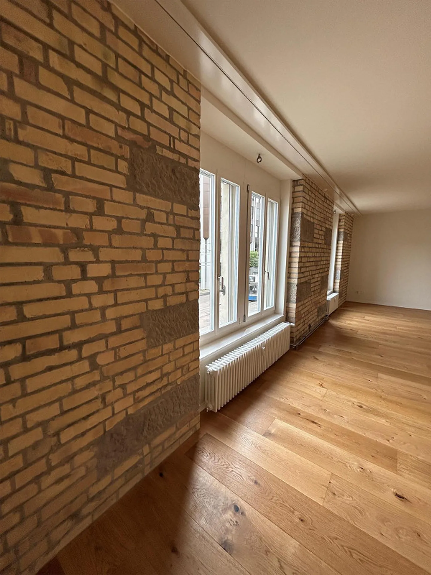 Modern ausgebaute Bürofläche direkt an der Hardbrücke - Foto 1 von 10