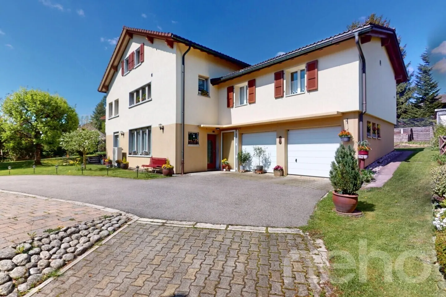 Geräumige Villa mit großem Potenzial, ruhig, mit separater Wohnung - Foto 1 von 12