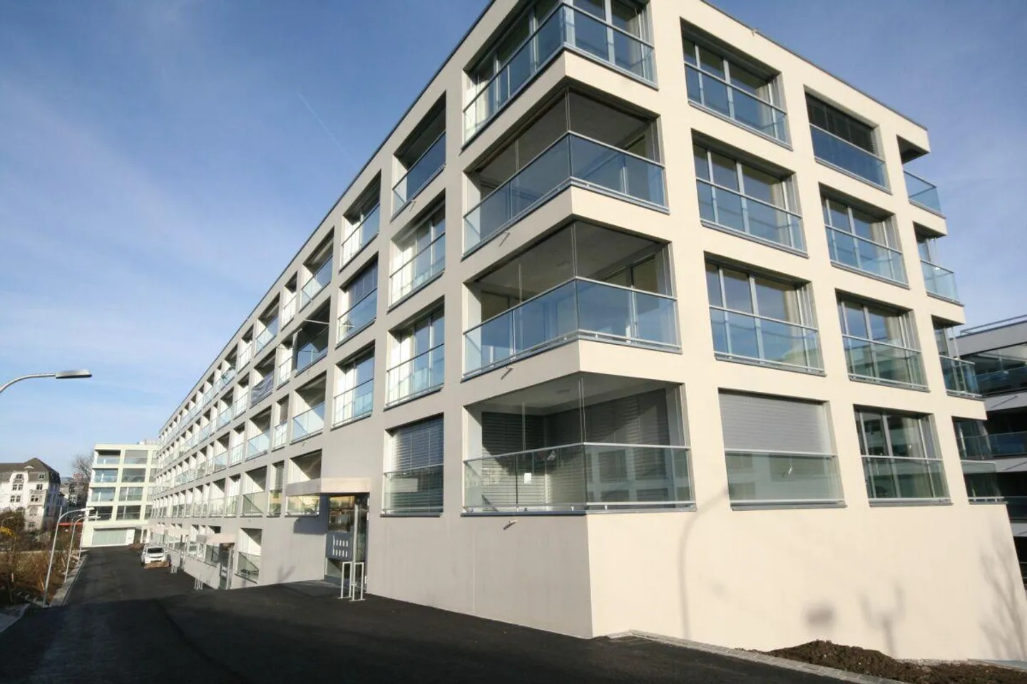 Moderne 3.5 Zimmer-Wohnung an top Lage - Foto 1 von 10