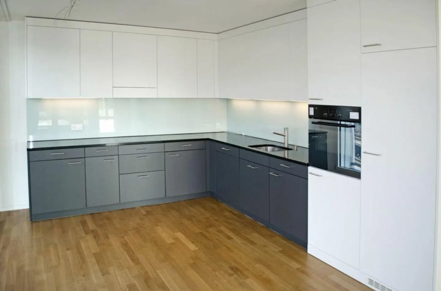 Moderne 3.5 Zimmer-Wohnung an top Lage - Foto 2 von 10